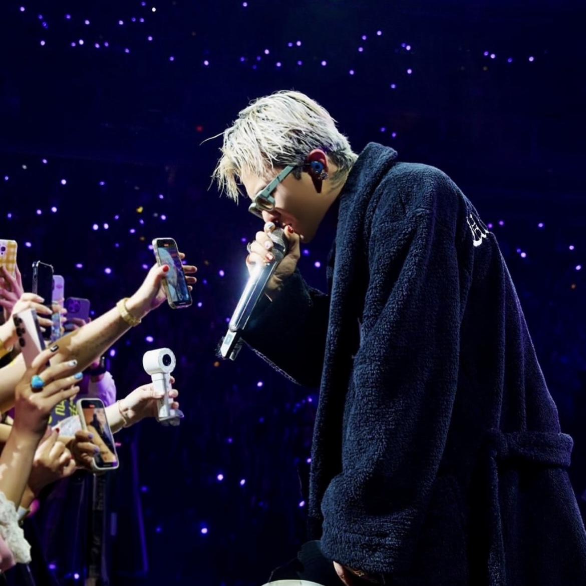 G-DRAGON Ubermensch Robe Black 착용 스타일 - 1