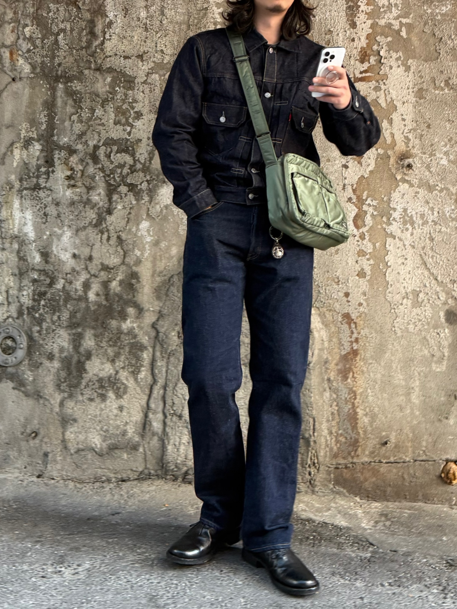 Levi's LVC 1953 TYPE II Jacket Rigid Indigo, Porter Tanker Shoulder Bag L Sage Green 착용 스타일 - 3