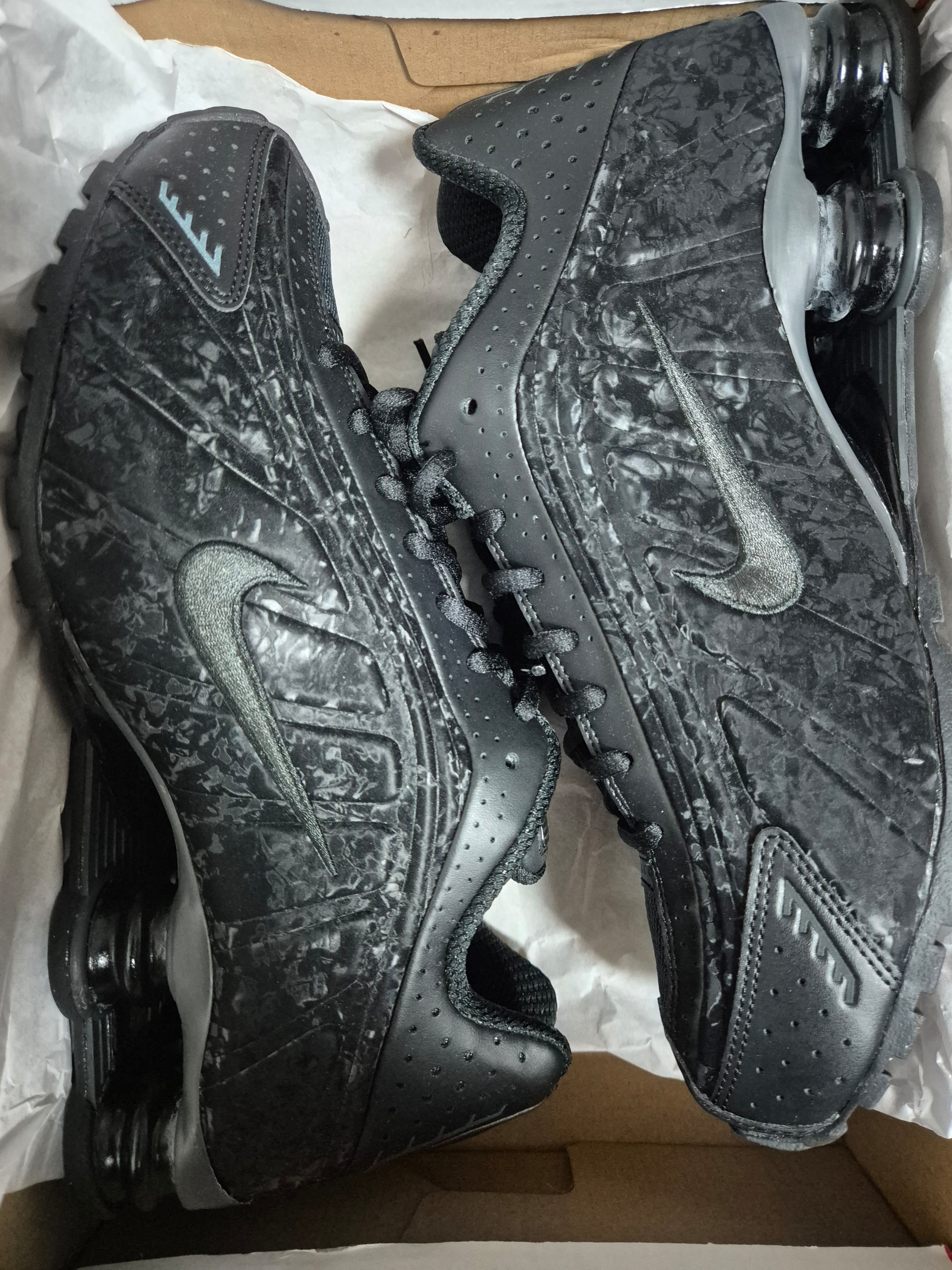 (W) Nike Shox R4 Black Dark Smoke Grey 착용 스타일