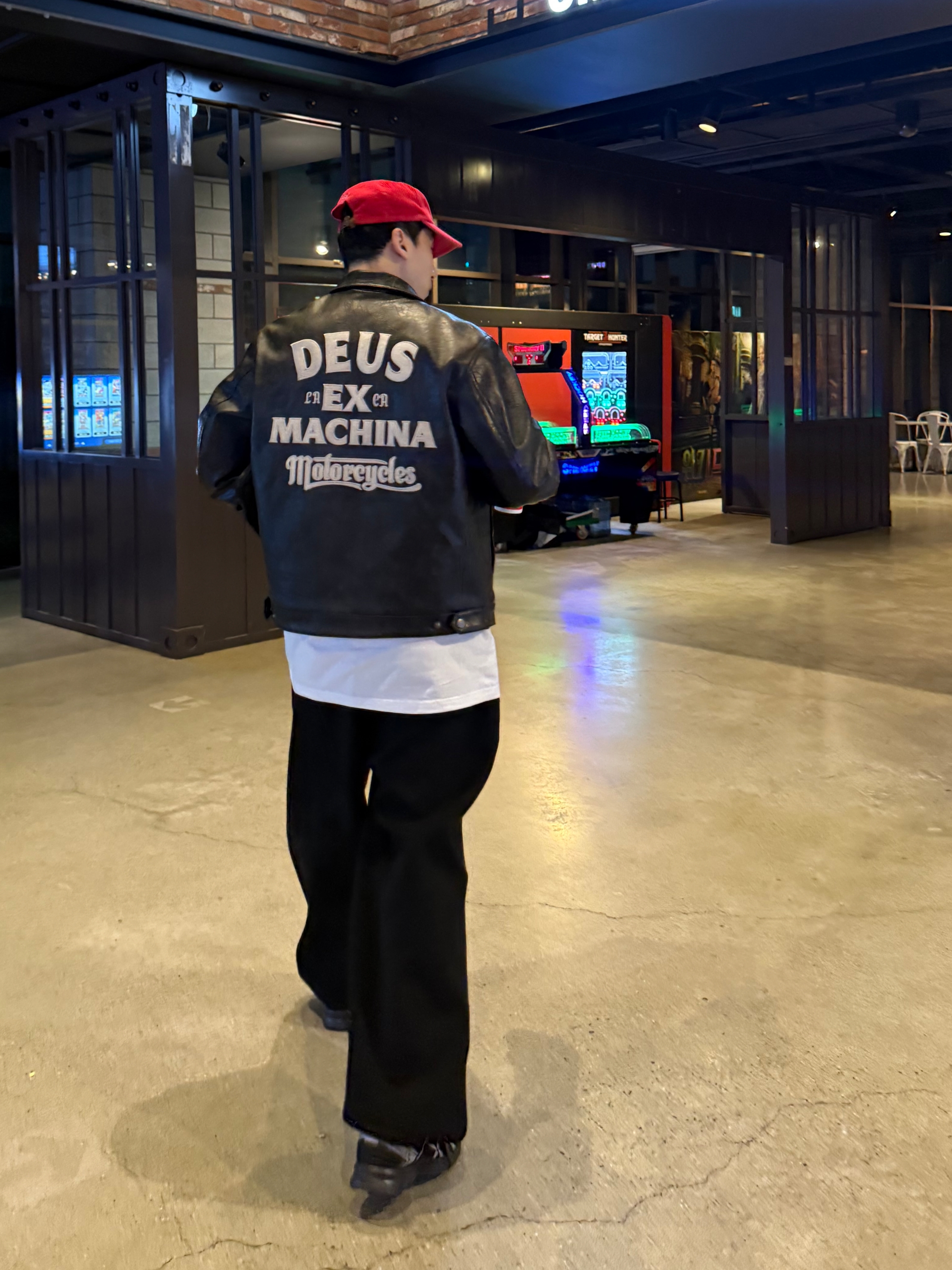 Deus Ex Machina Rider’s Friend Jacket Black, Undermycar Mu.112 Original Logo Curve Line Stitch Bonded Sweat Pants Black 착용 스타일 - 1
