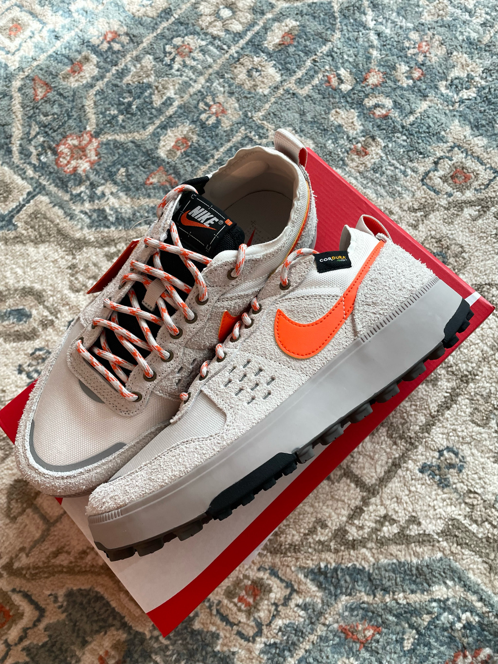 Nike C1TY Premium Phantom Light Orewood Brown 착용 스타일 - 1