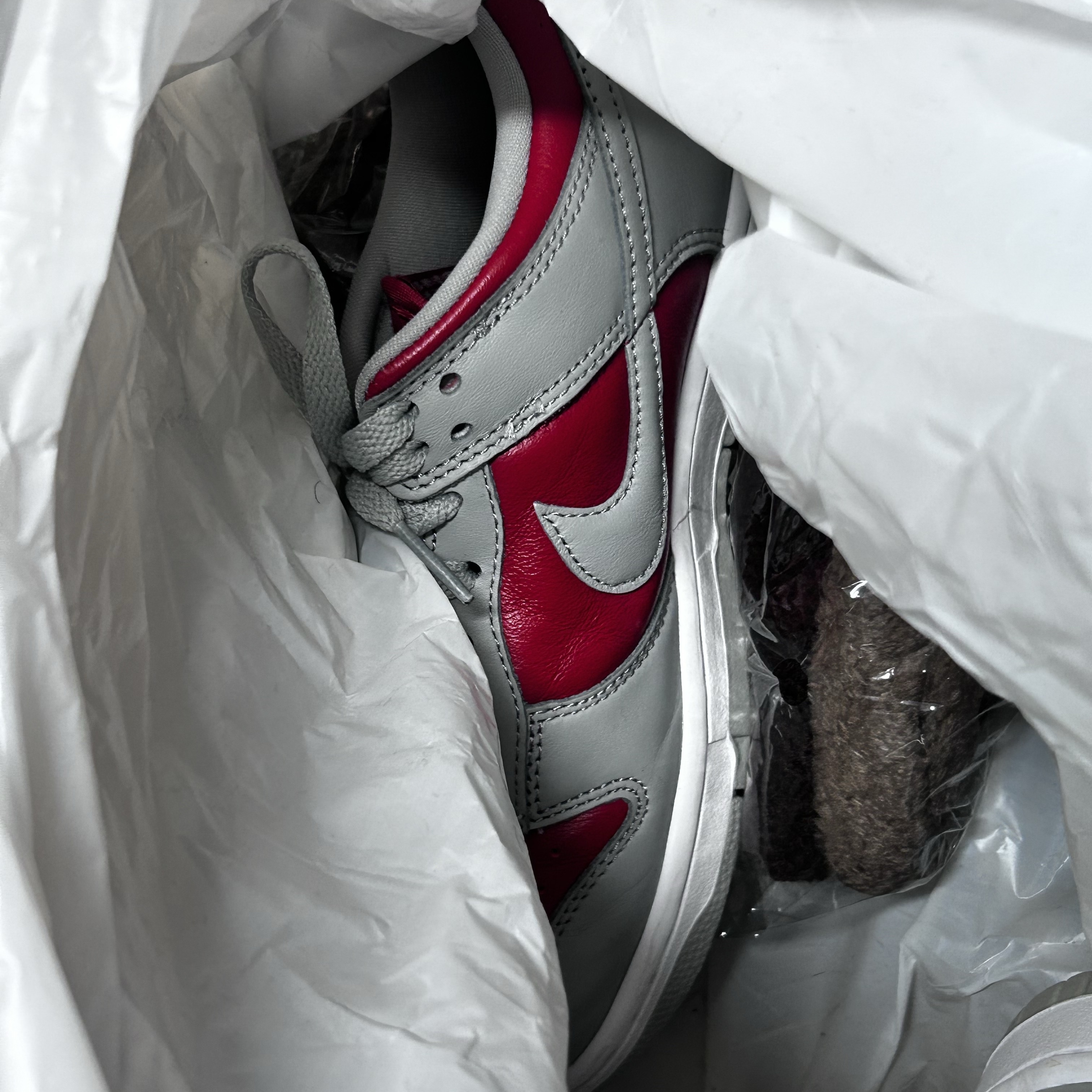 Nike Dunk Low QS Varsity Red and Silver 착용 스타일