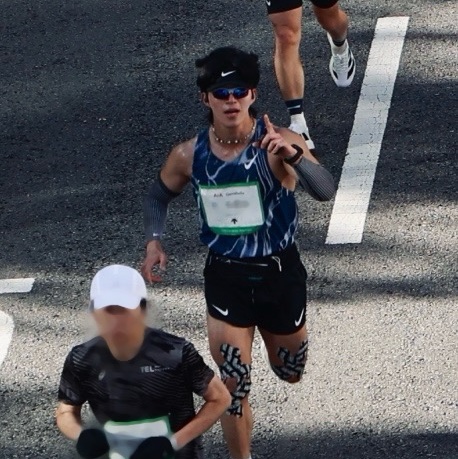 Adidas Oversized Track Top Black - KR Sizing, Nike Aeroswift Dri-Fit ADV Running Singlet Coastal Blue White - US/EU 착용 스타일 - 2
