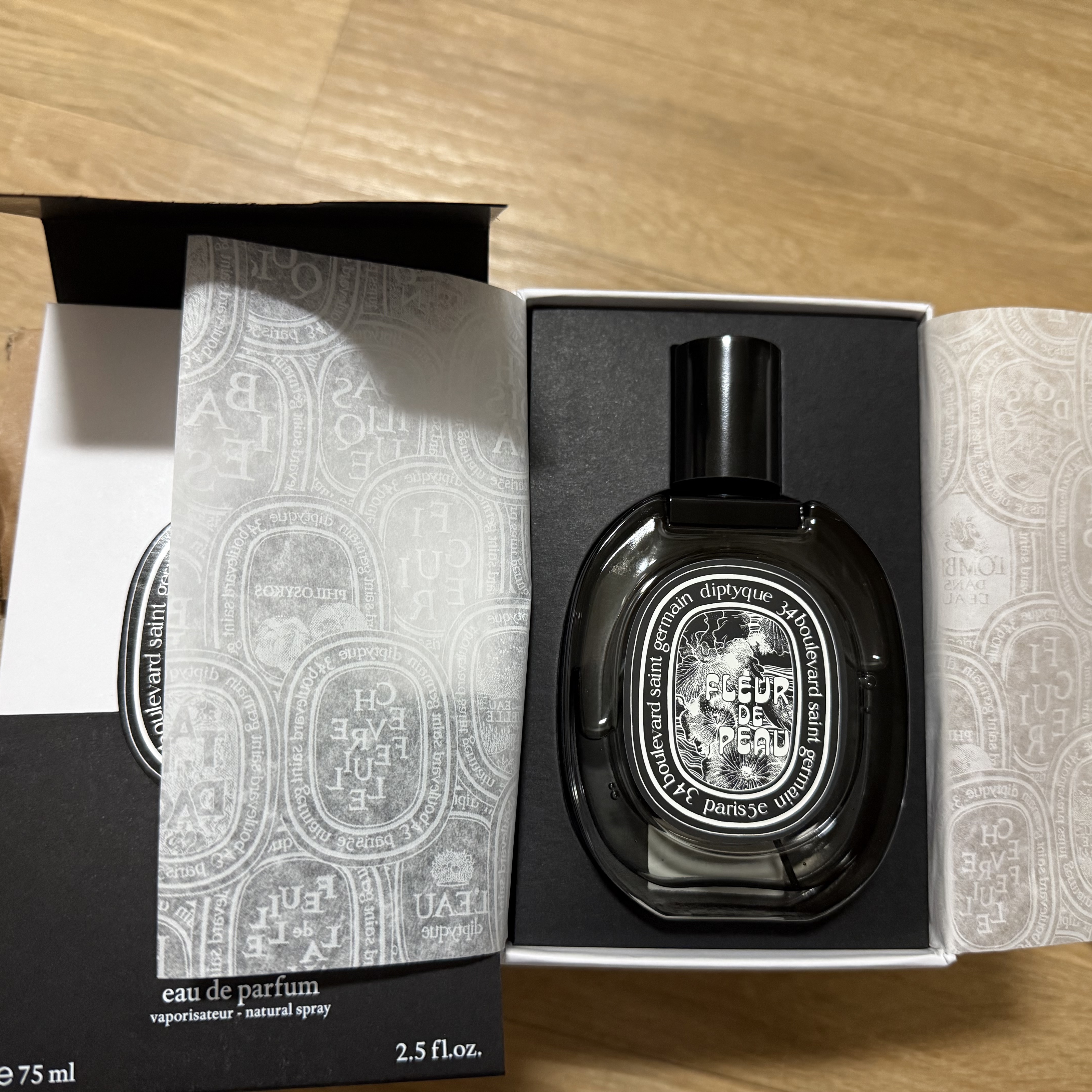 Diptyque Fleur De Peau Eau De Parfum 75ml 착용 스타일 - 3