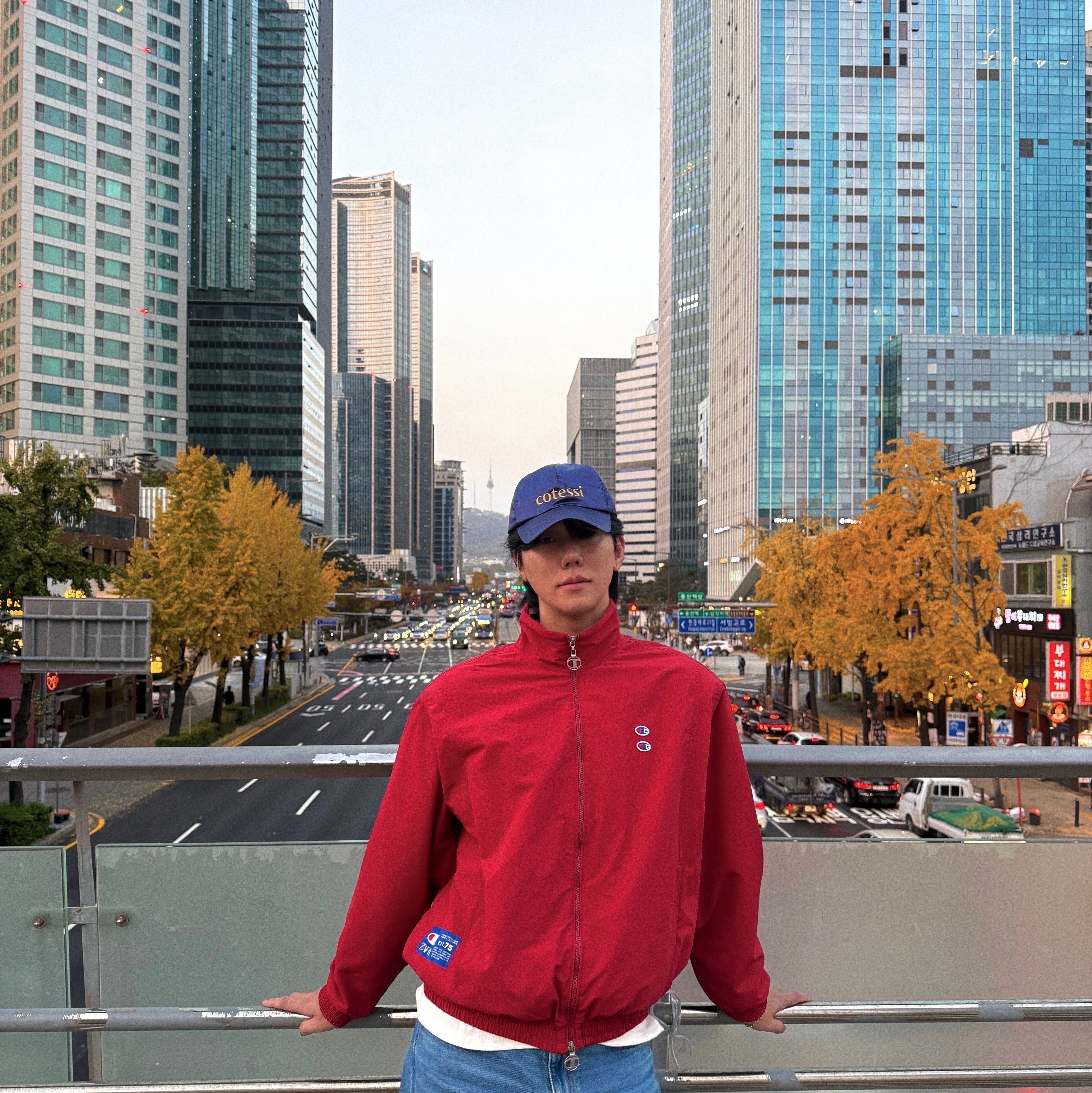 Zara x Champion Technical Patch Jacket Red 착용 스타일