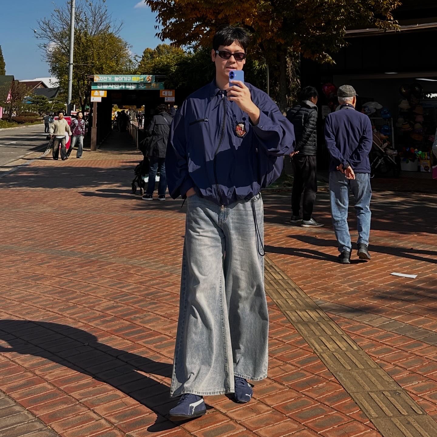 Balenciaga x Puma Speedcat Suede Navy White 착용 스타일
