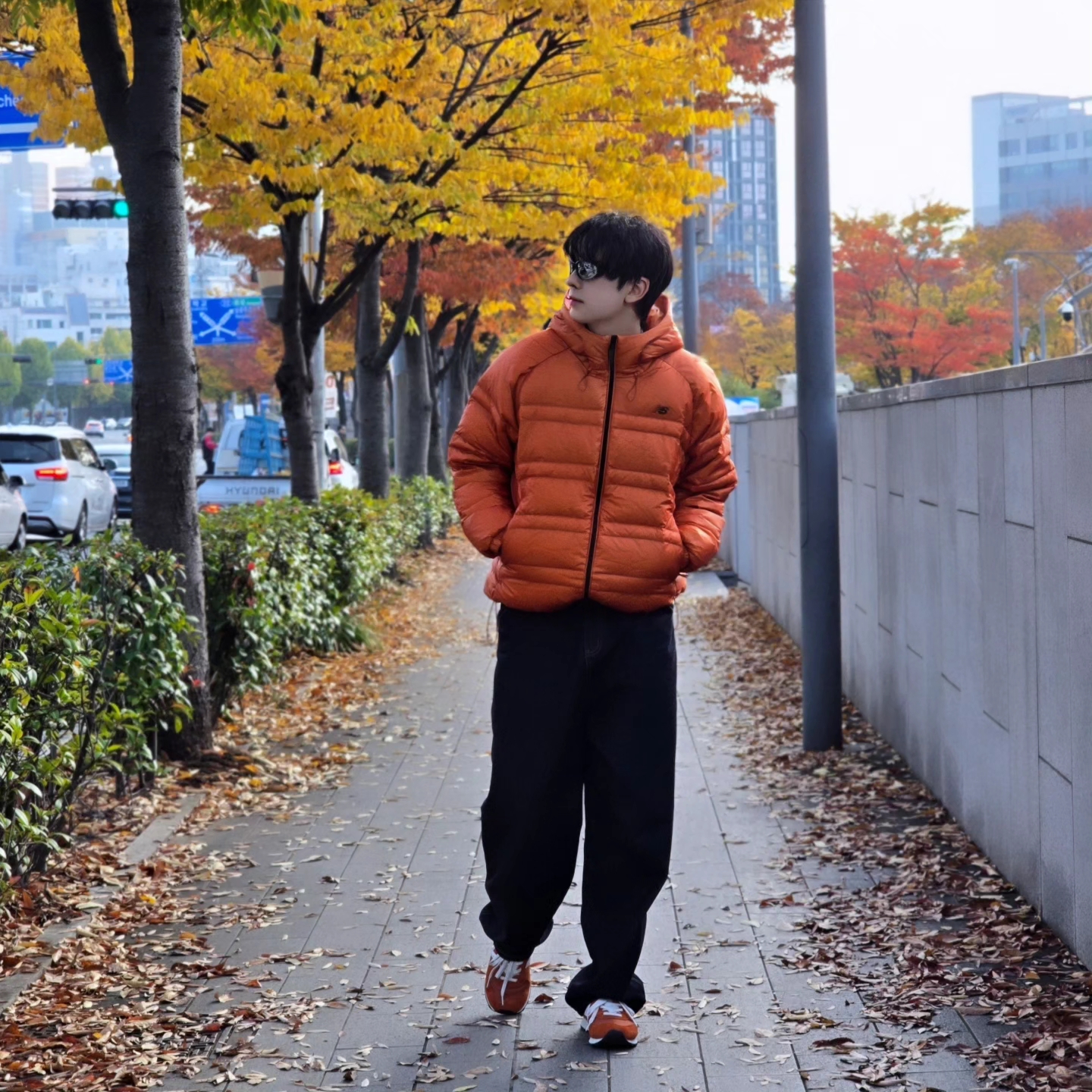 New Balance Flying 77 Superlight Hooded Goose Down Jacket Orange, Suade Contour Pocket Denim Raw Indigo 착용 스타일 - 1