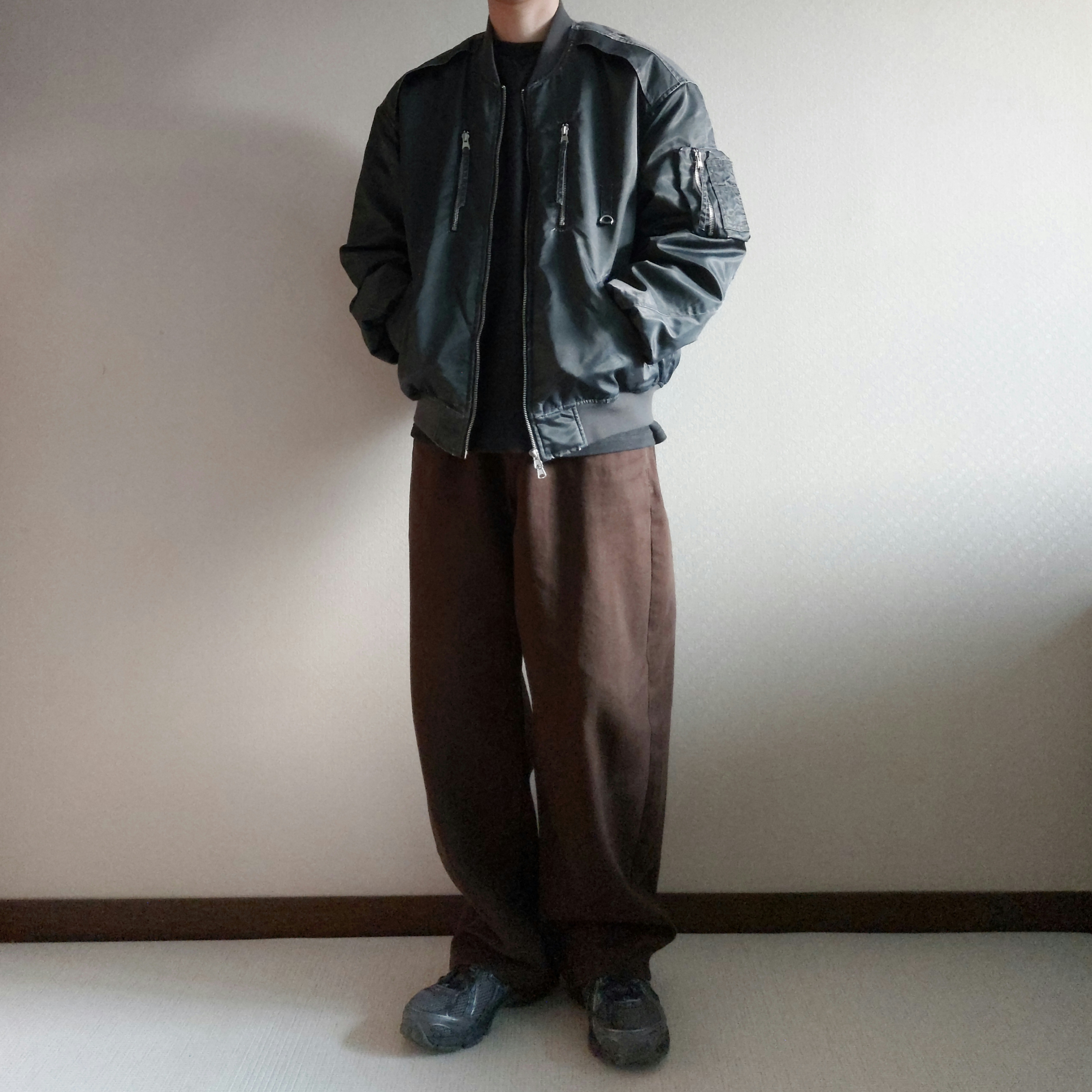 Millo Archive Inflate Bomber Jacket Washed Black, New Balance 740v2 Castlerock Terrarium 착용 스타일