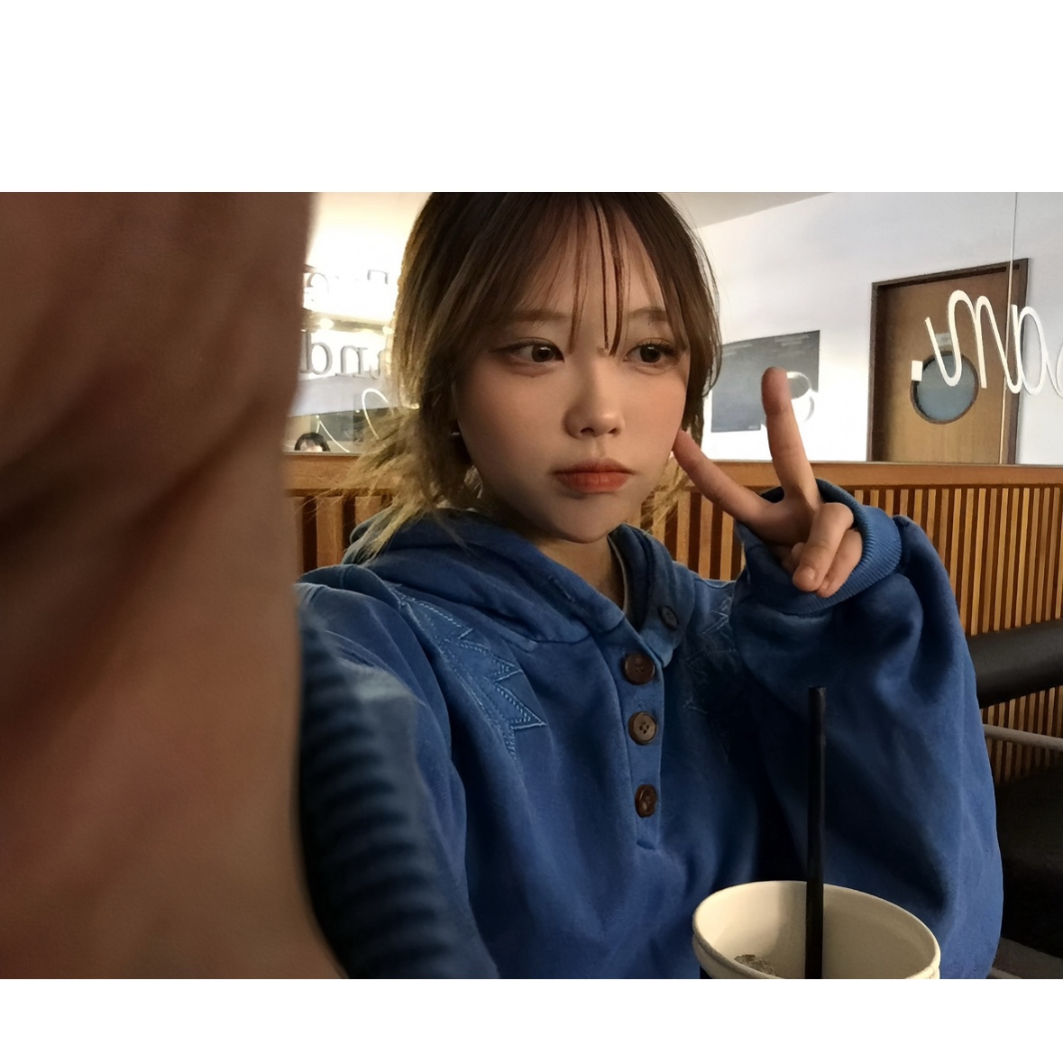 Karactor Garment Dyed Button Hoodie Pigment Blue 착용 스타일 - 1