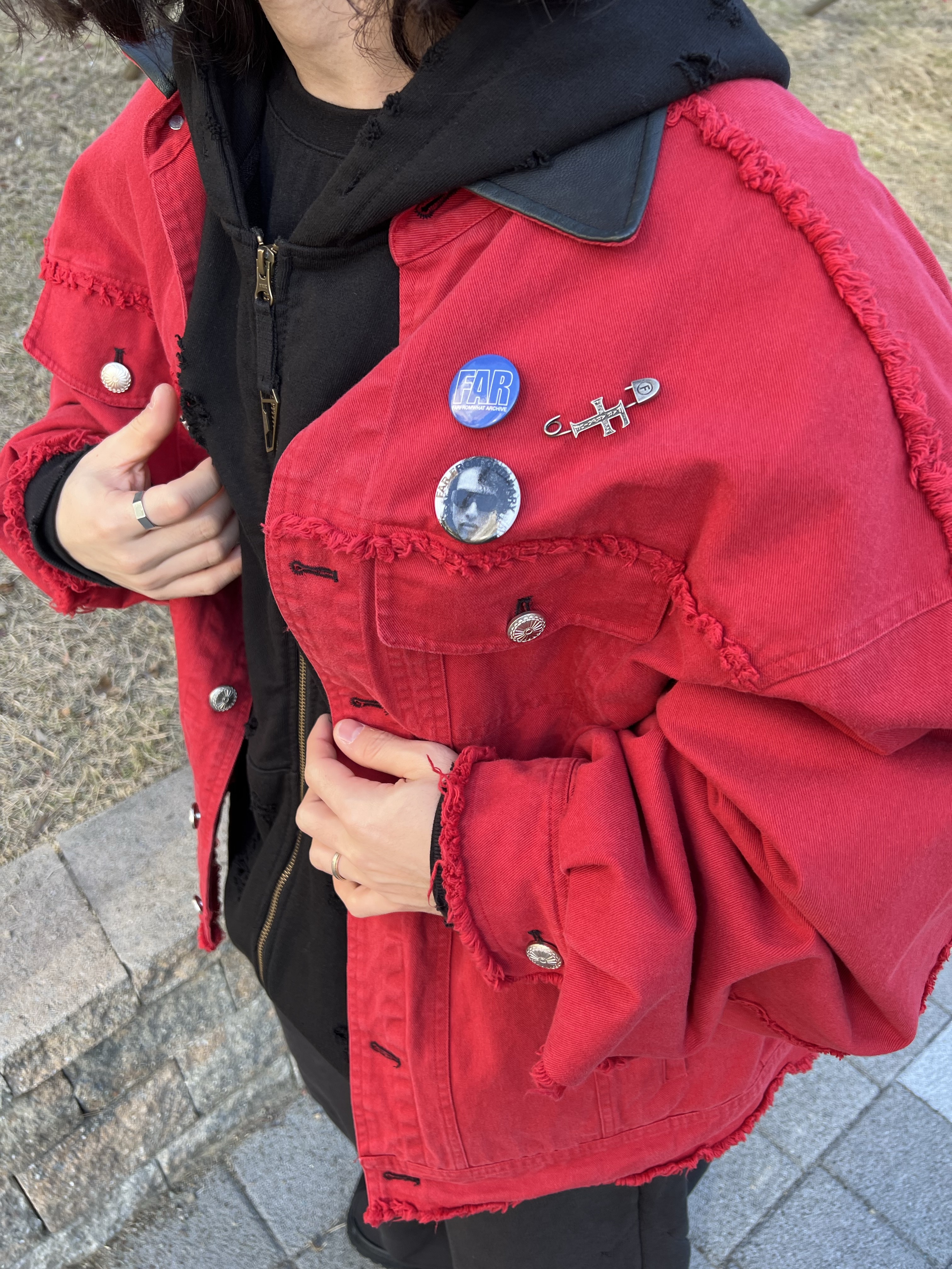 Farfromwhat Far Pin Button & Safety Pin, Undermycar Otter Oversized Damage-Washed Hood Zip-Up Sepia - 22FW 착용 스타일 - 4
