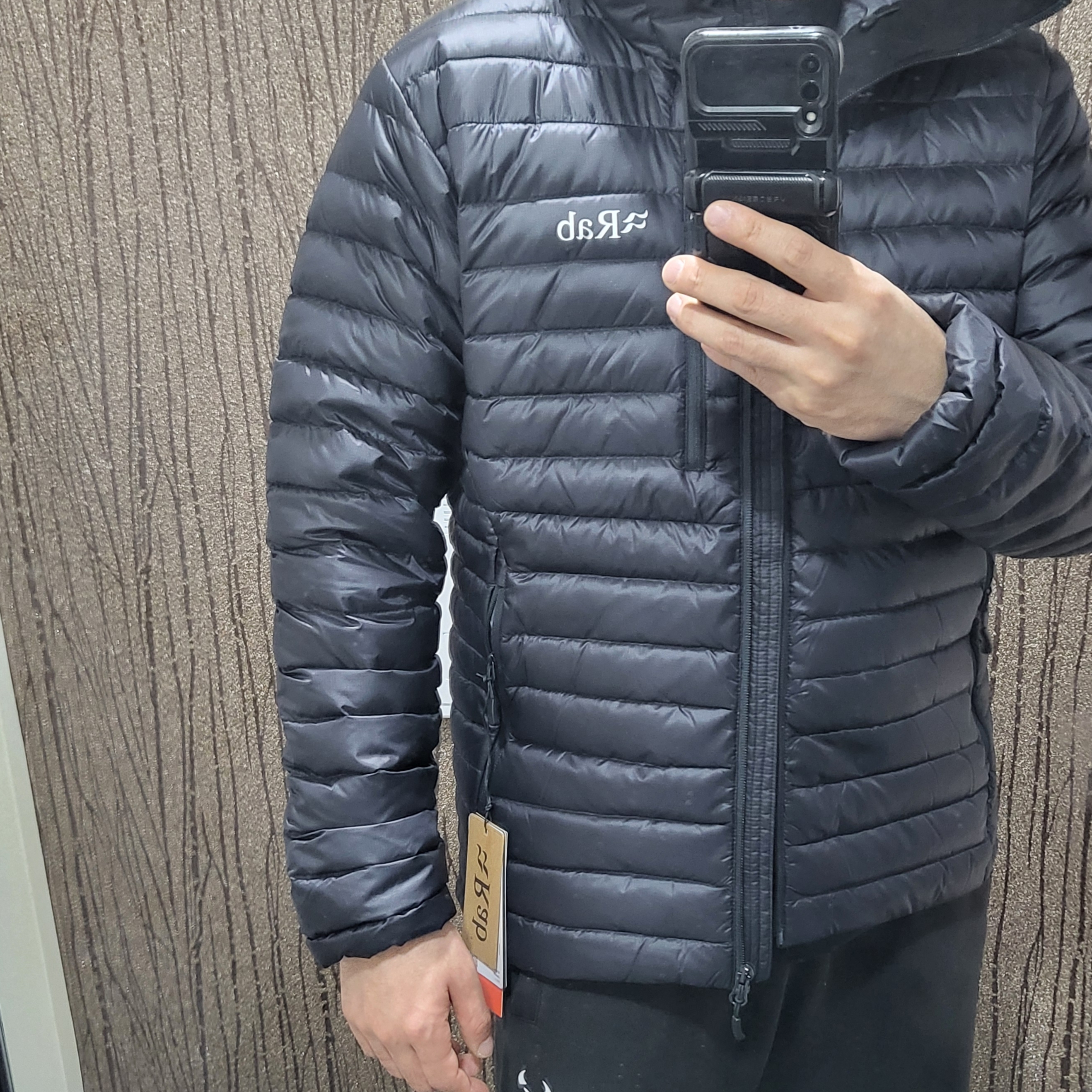 Rab Microlight Alpine Jacket Black 착용 스타일