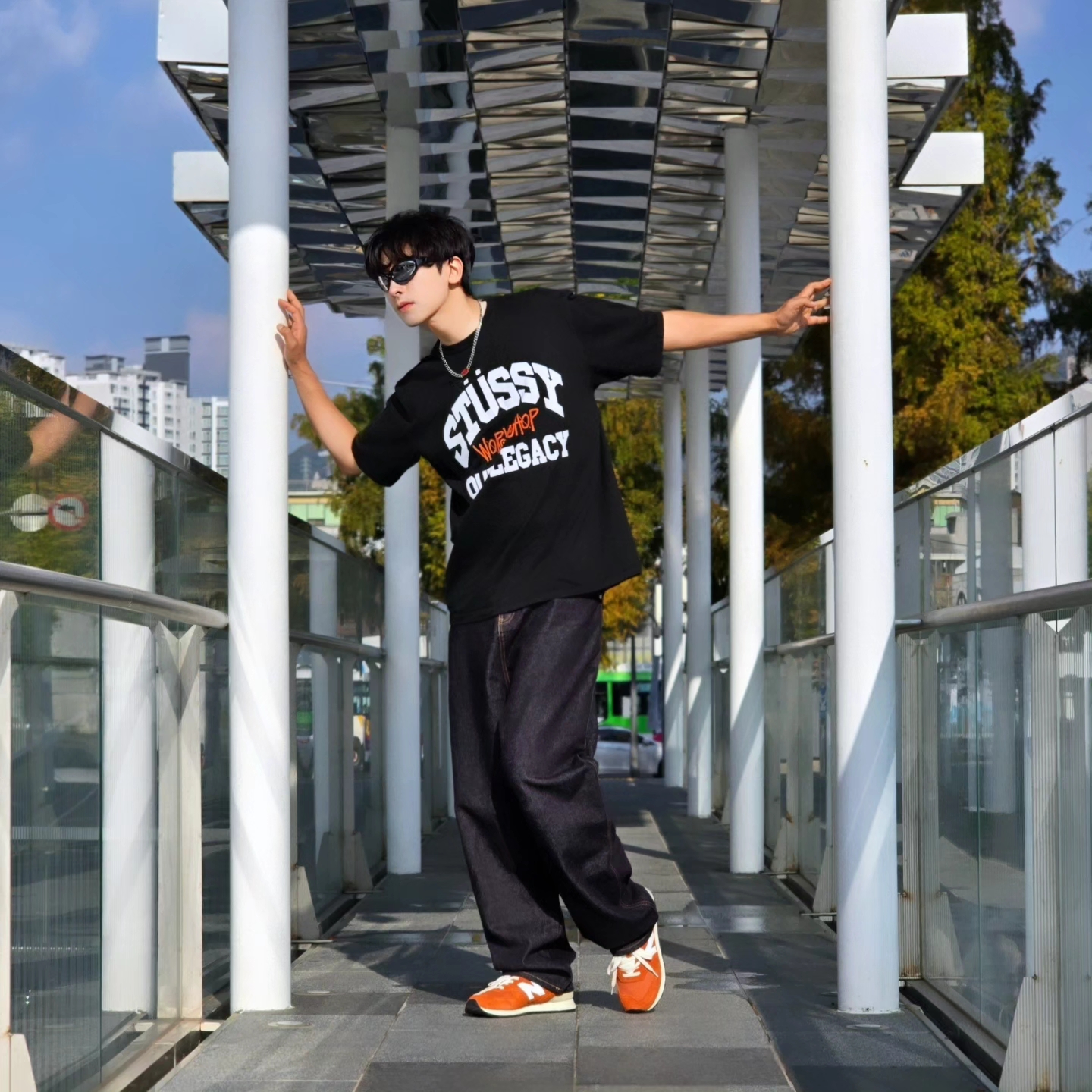 Stussy x Our Legacy Work Shop Pigment Dyed Collegiate T-Shirt Black, Suade Contour Pocket Denim Raw Indigo 착용 스타일 - 5