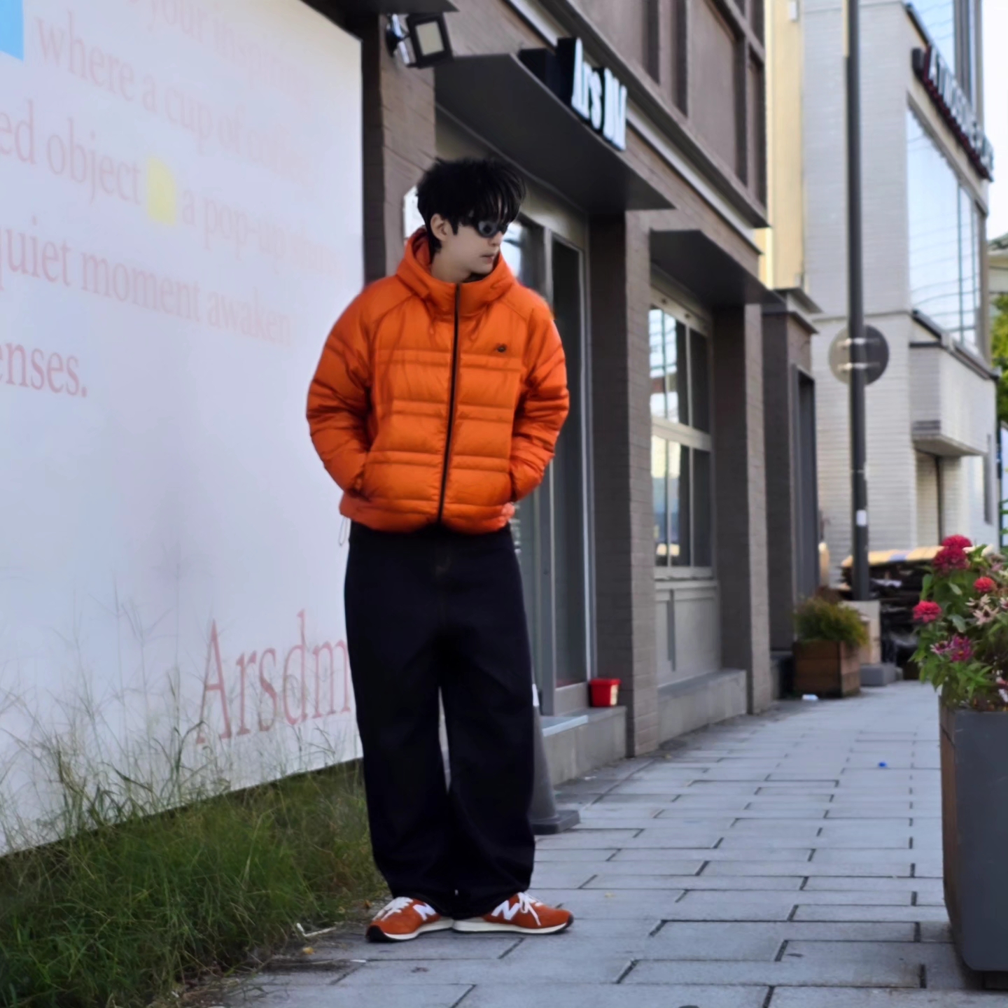 New Balance Flying 77 Superlight Hooded Goose Down Jacket Orange, Suade Contour Pocket Denim Raw Indigo 착용 스타일 - 2