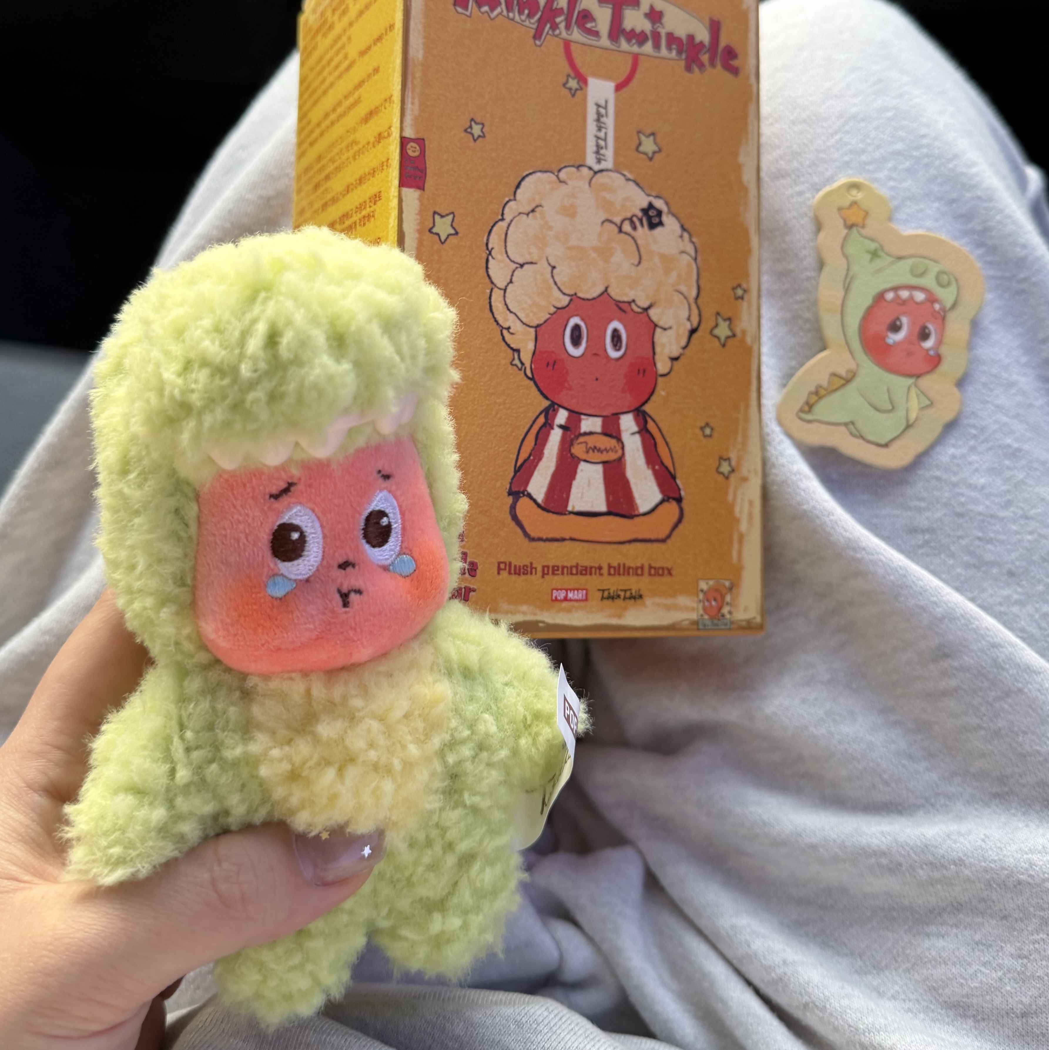 Pop Mart Twinkle Twinkle Be A Little Star Series Plush Pendant Sealed Case (6 Blind Boxes) 착용 스타일
