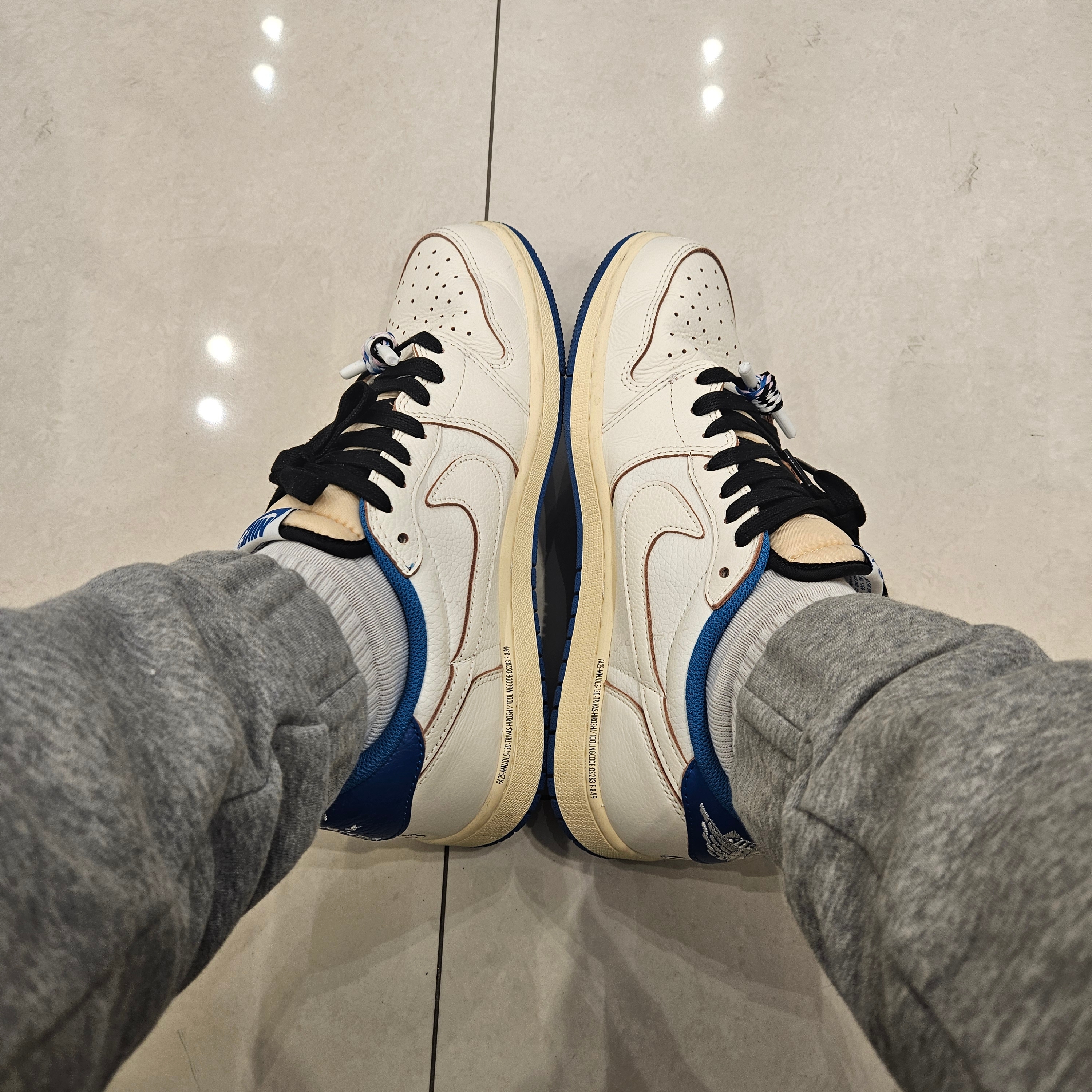 Jordan 1 x Travis Scott x Fragment Retro Low OG SP Sail Military Blue 착용 스타일