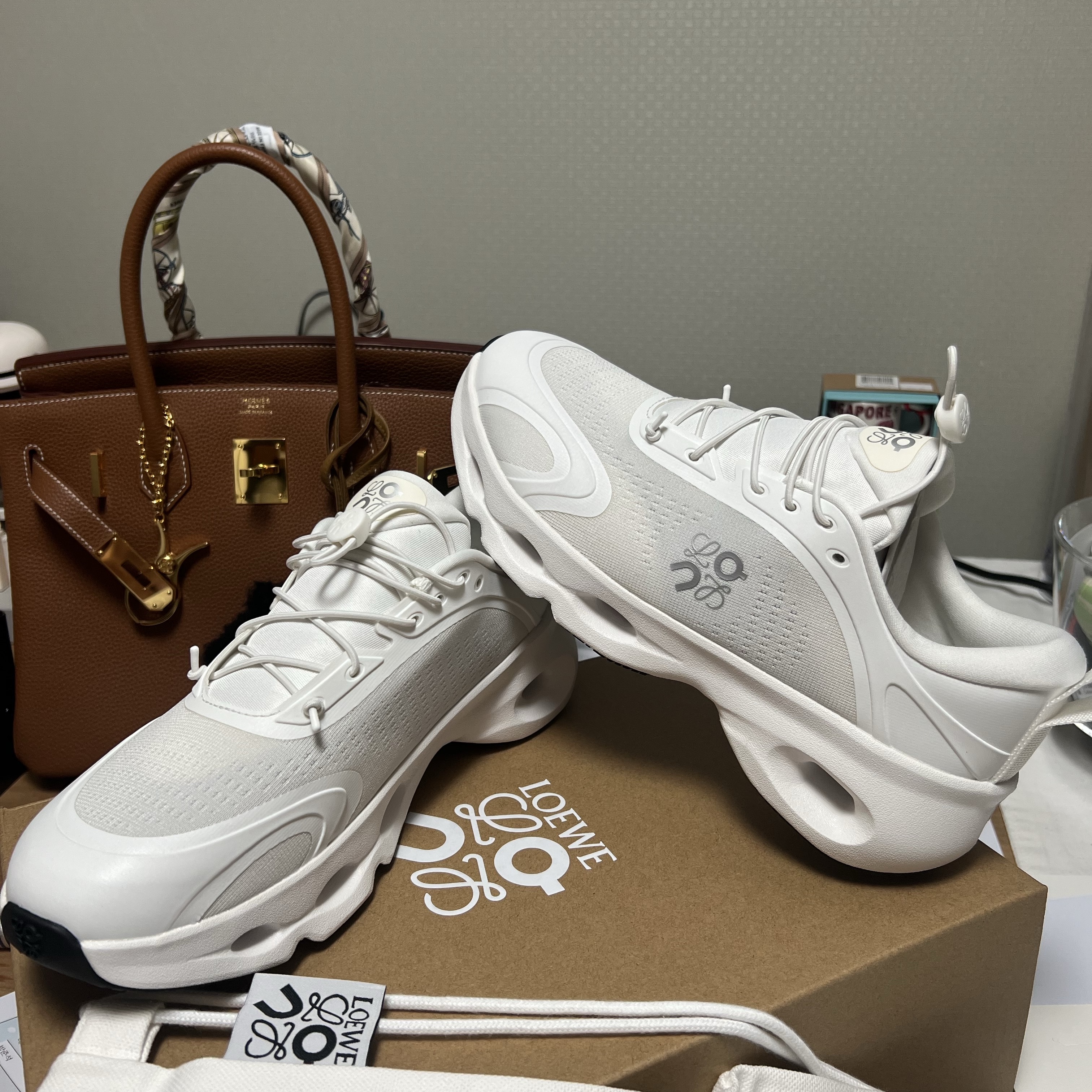 Loewe x On Running Cloudsolo Sneakers White Light Grey 착용 스타일
