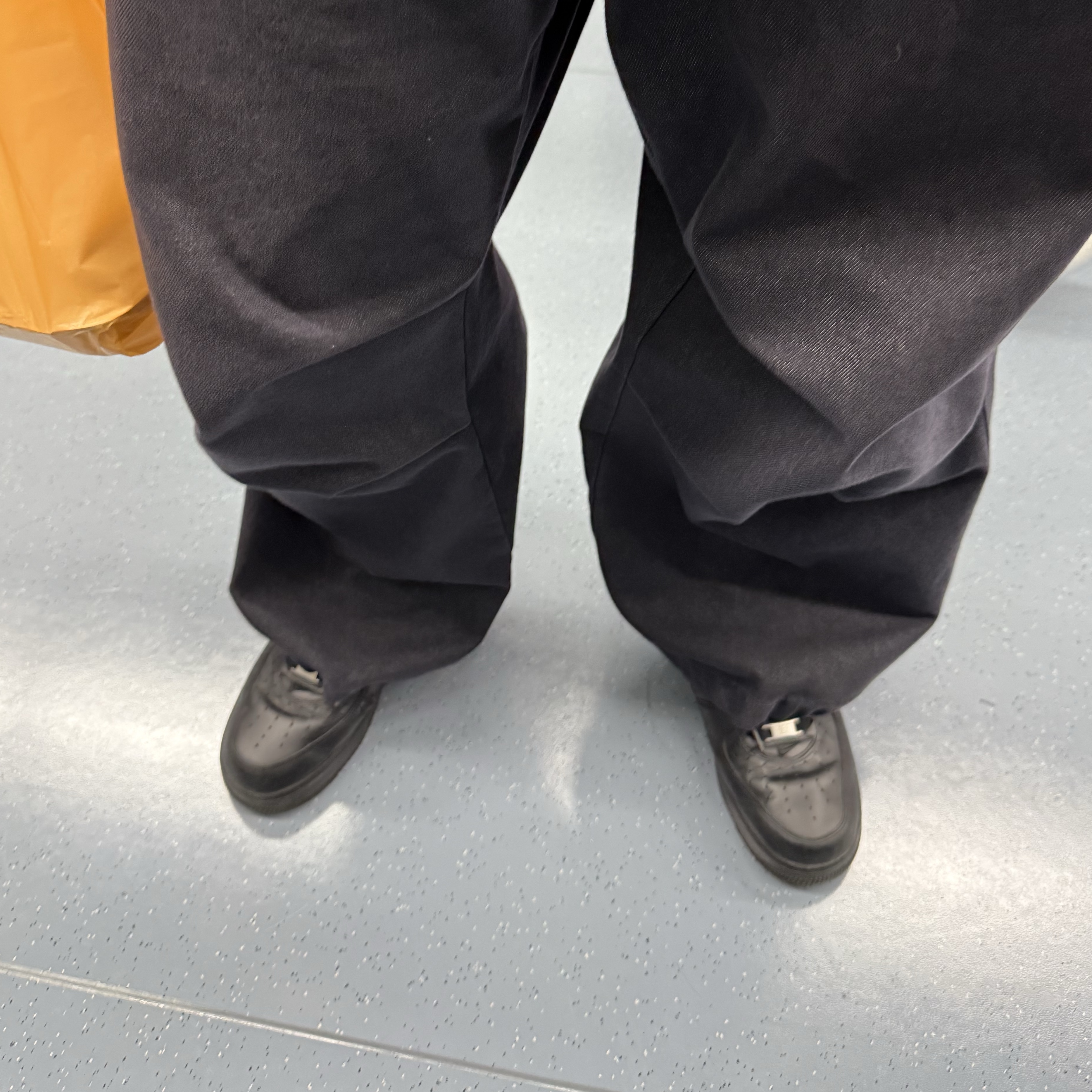 Nike x Supreme Air Force 1 Low Black 착용 스타일