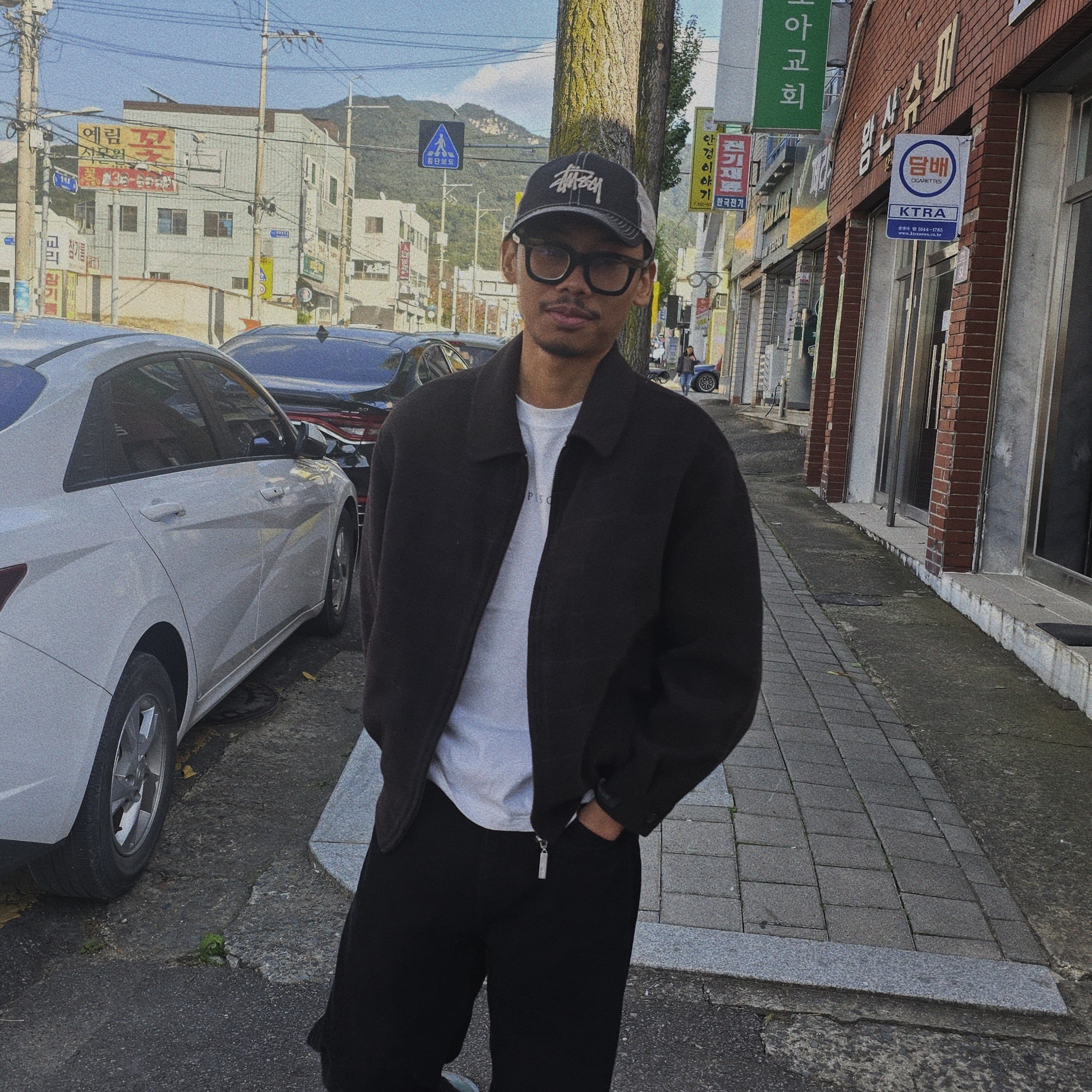 Stussy New Era 9twenty Basic Trucker Shade Black 착용 스타일