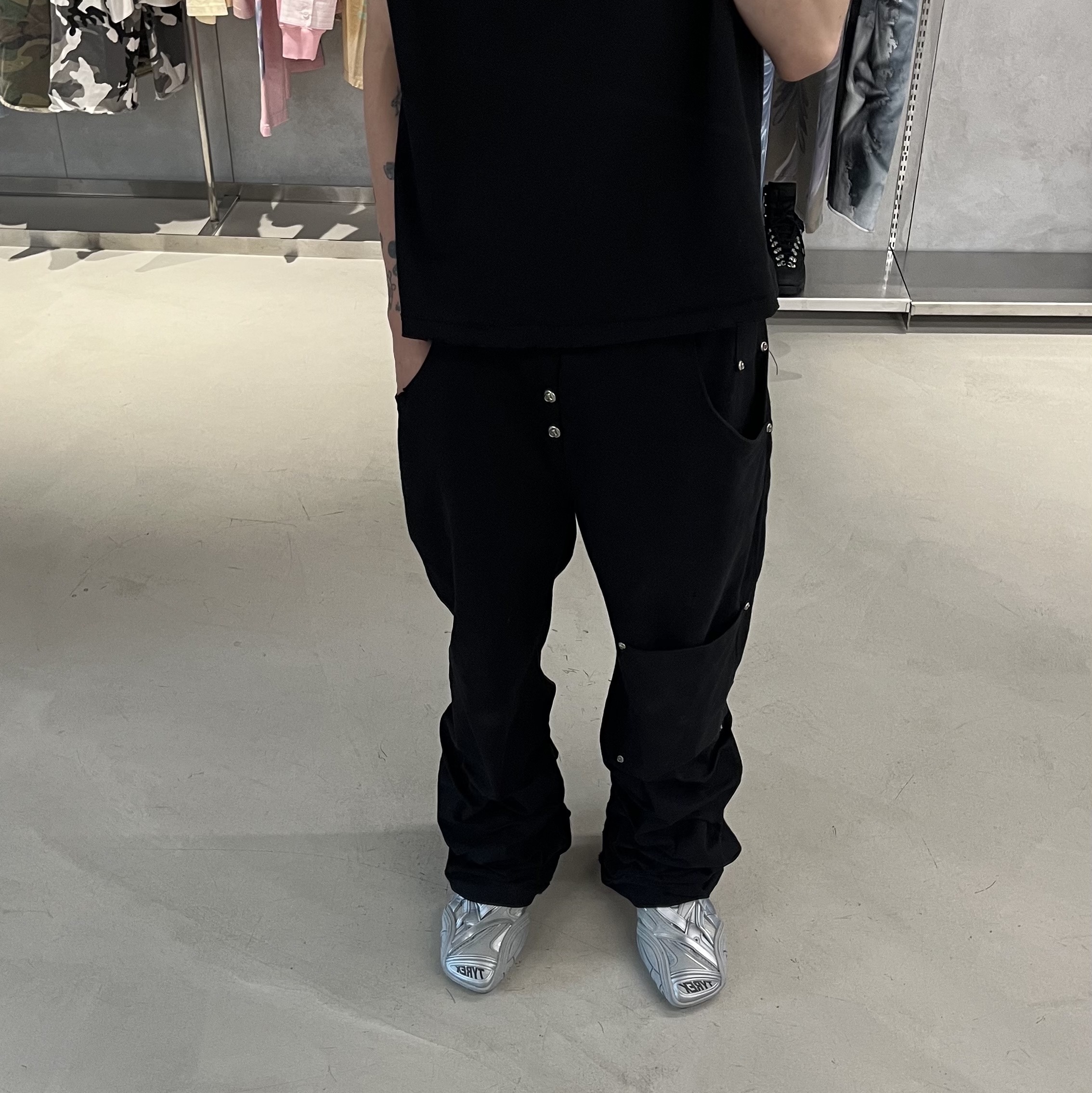 Balenciaga Tyrex Sneakers Silver 착용 스타일 - 2
