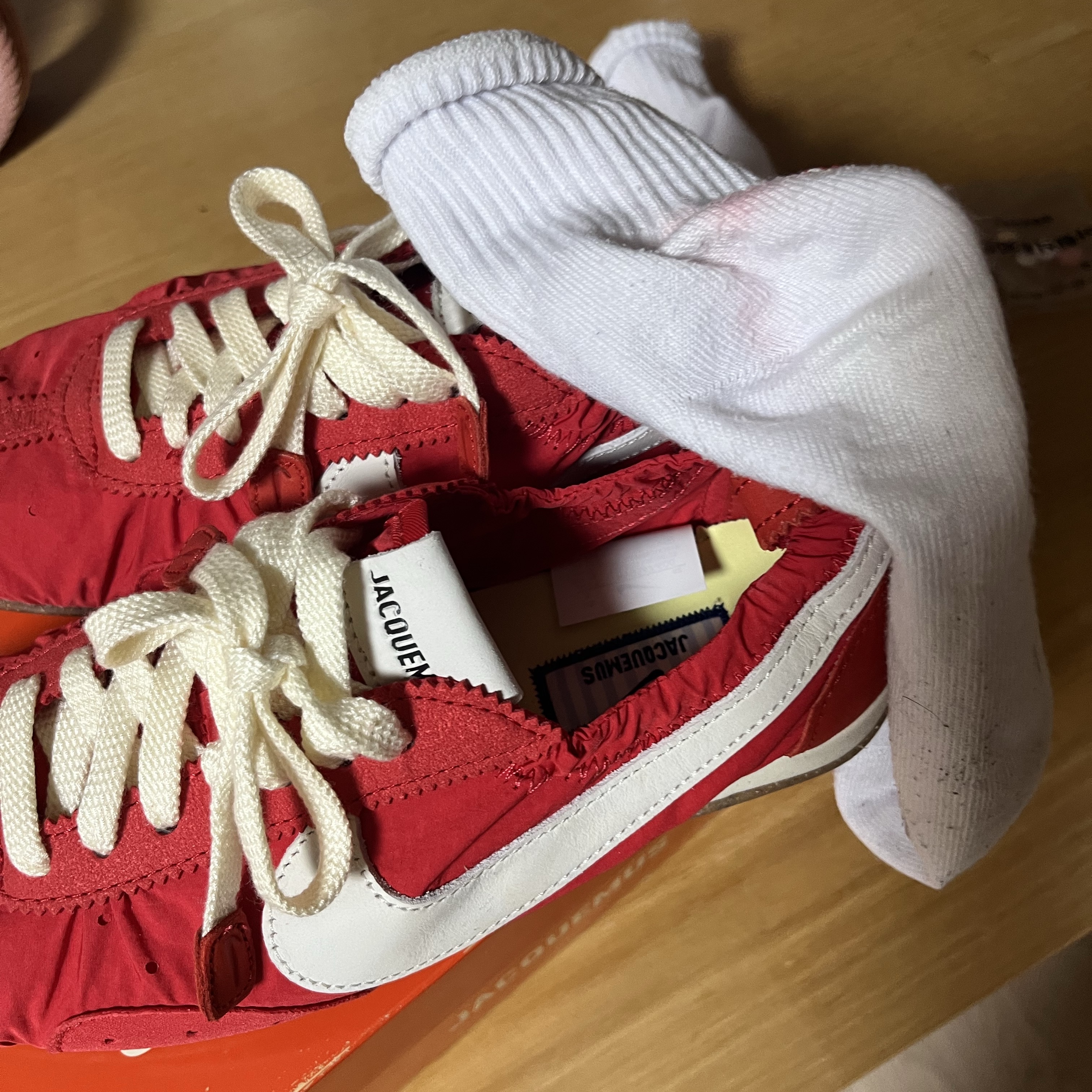 Nike x Jacquemus Moon Shoe SP University Red and Bicycle Yellow 착용 스타일 - 2