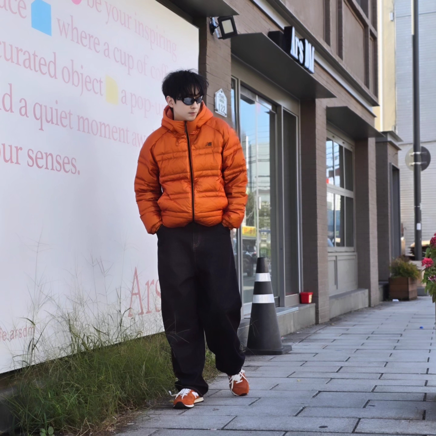 New Balance Flying 77 Superlight Hooded Goose Down Jacket Orange, Suade Contour Pocket Denim Raw Indigo 착용 스타일 - 1