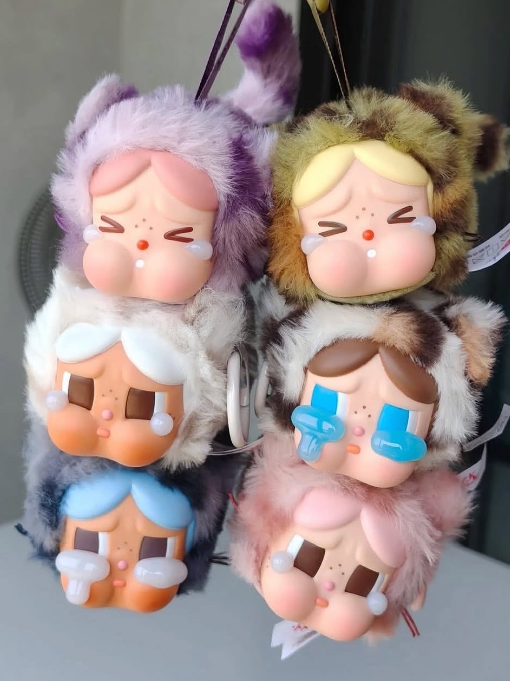 Pop Mart Crybaby Wild But Cutie Series Vinyl Plush Pendant Vanilla Cutie (Opened Case), Pop Mart Crybaby Wild But Cutie Series Vinyl Plush Pendant Vintage Cutie (Opened Case) 착용 스타일