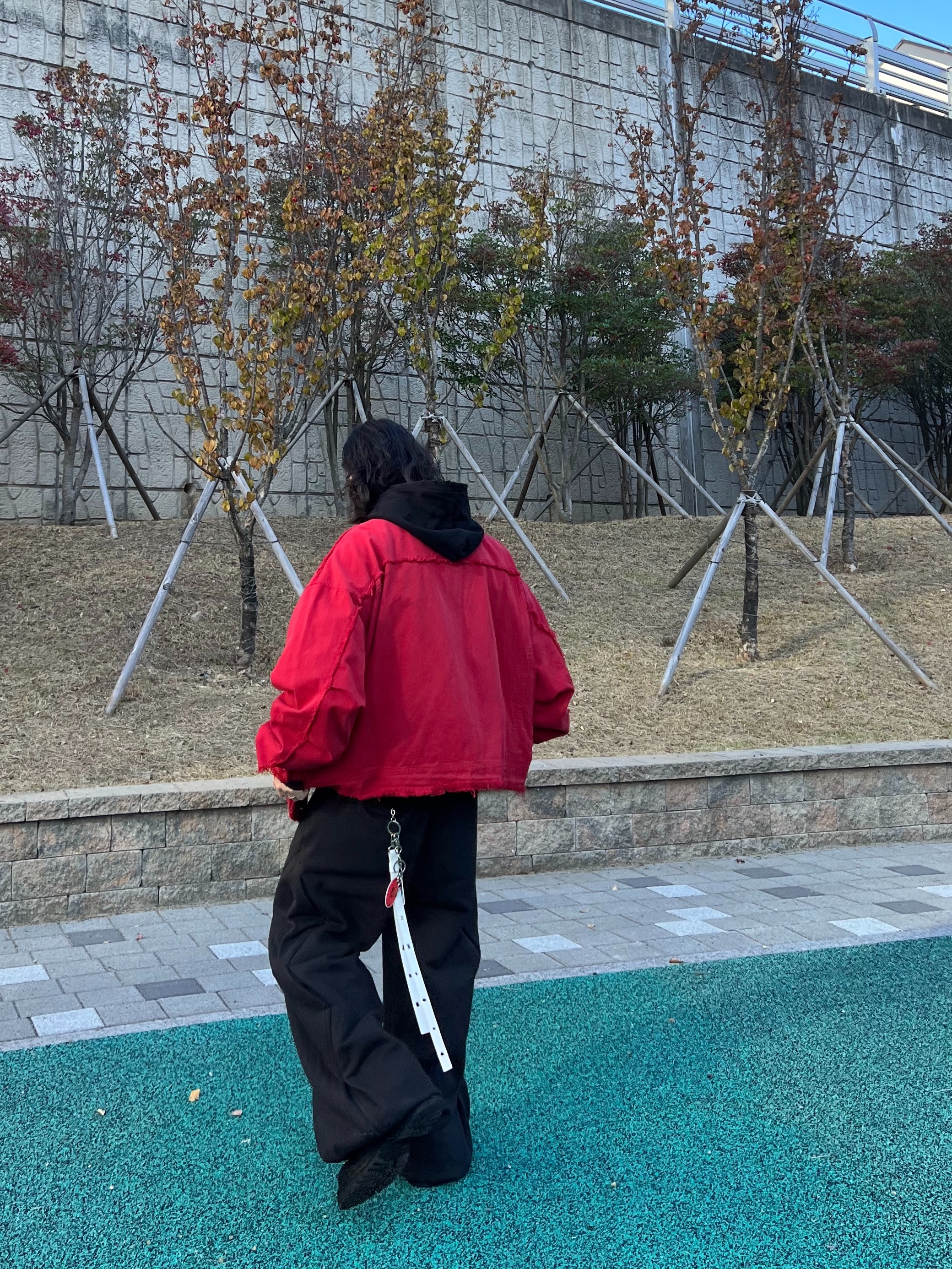 Farfromwhat Far Pin Button & Safety Pin, Undermycar Otter Oversized Damage-Washed Hood Zip-Up Sepia - 22FW 착용 스타일 - 8