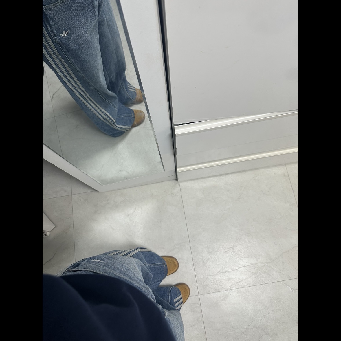 Adidas Adilenium Season 3 Loose Fit Denim Pants Indigo Denim - KR Sizing, (GS) Nike Air Force 1 LV8 3 Wheat 착용 스타일 - 2