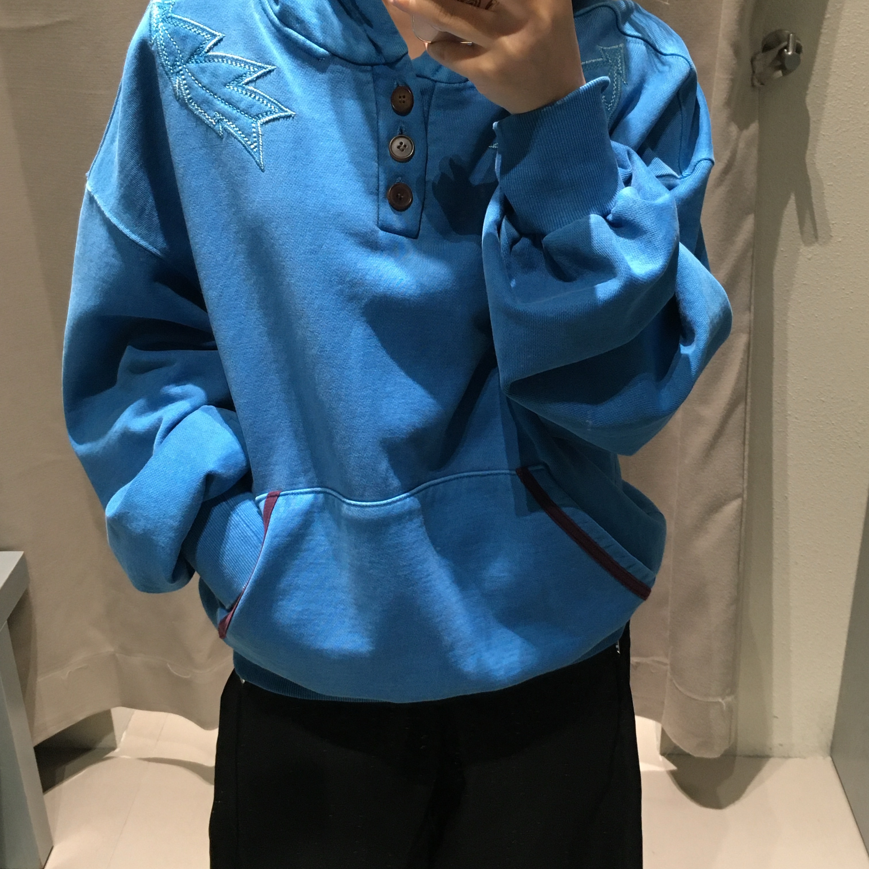 Karactor Garment Dyed Button Hoodie Pigment Blue 착용 스타일 - 2