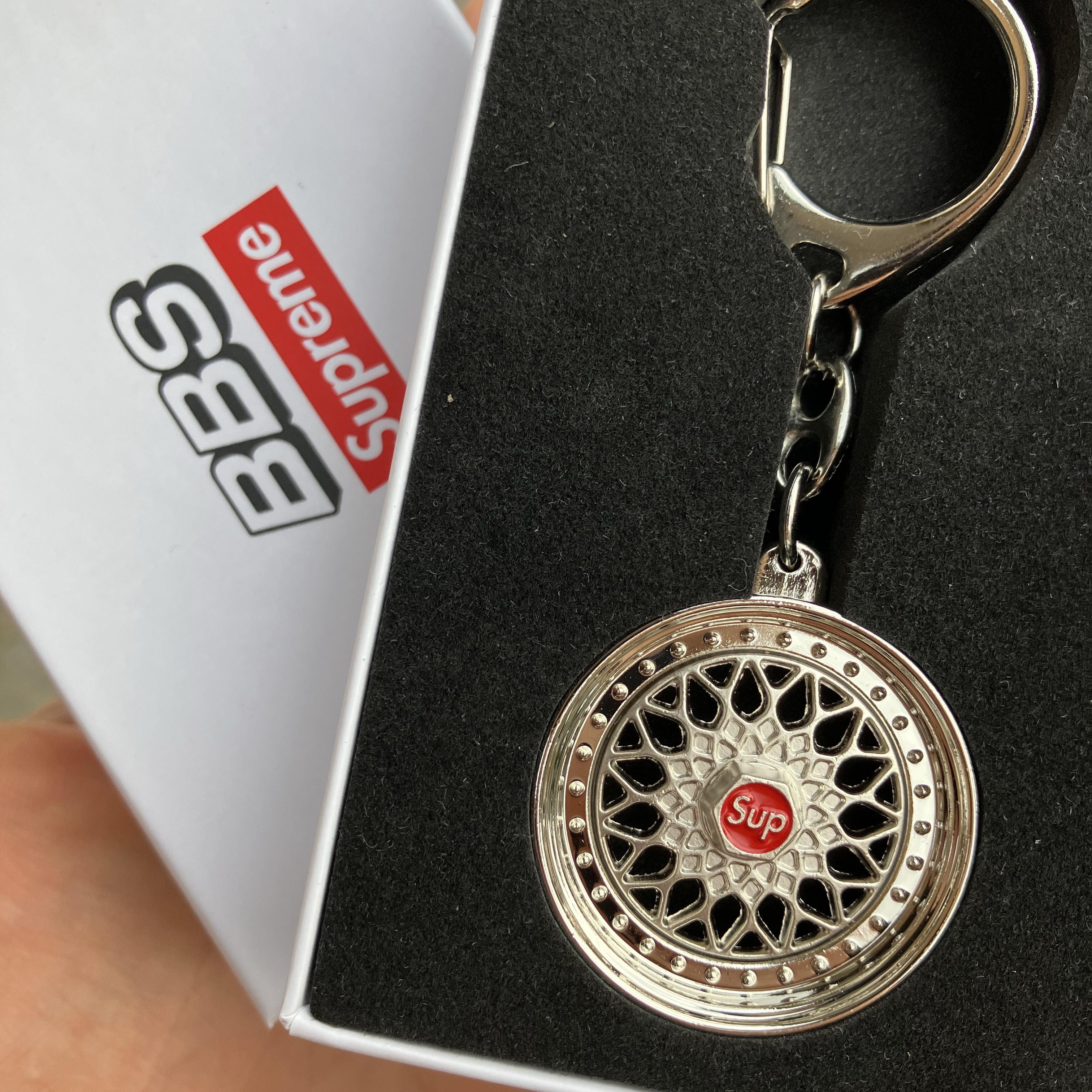 Supreme x BBS RS Rim Keychain Chrome - 25FW 착용 스타일