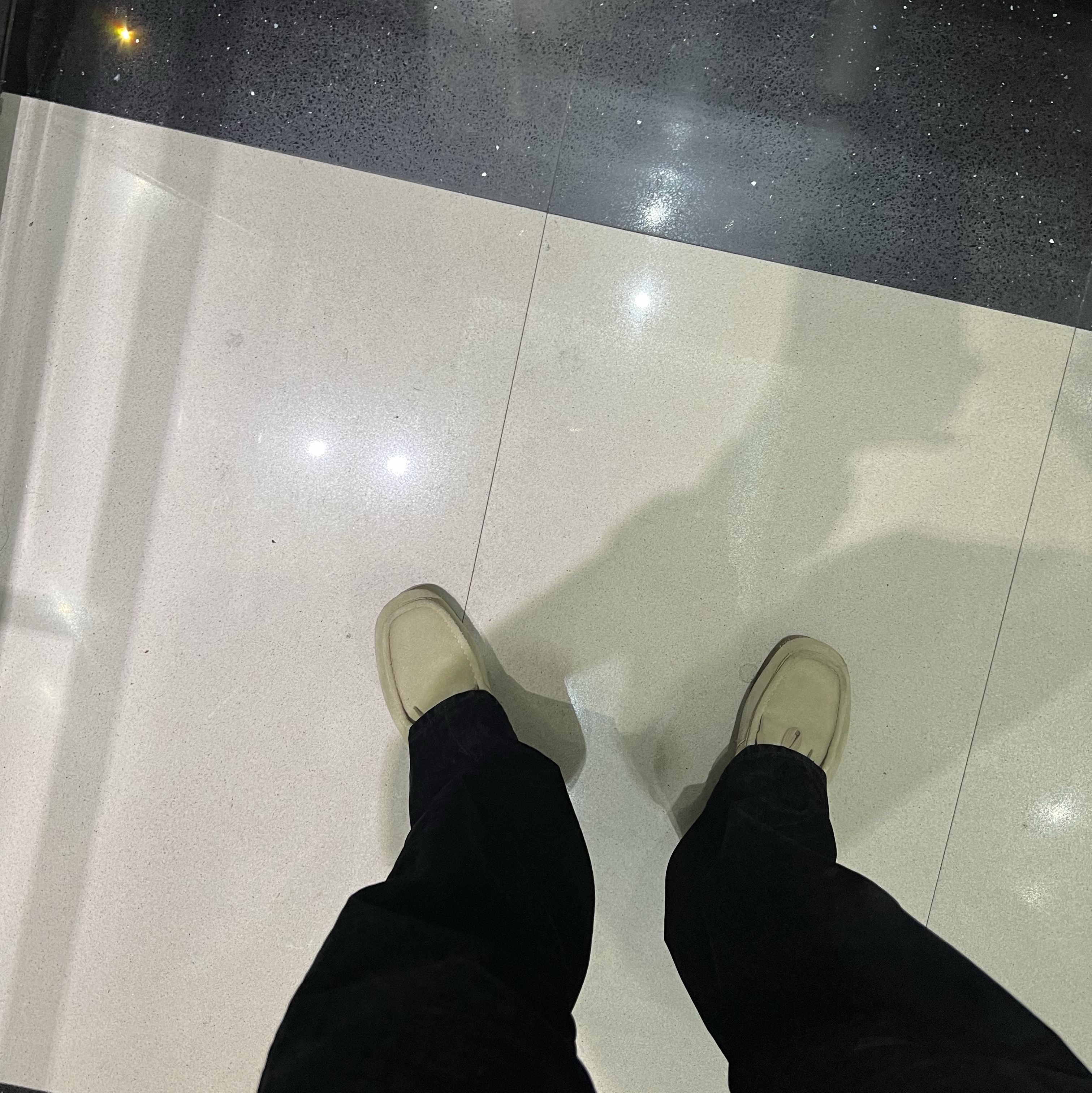 GU Real Leather Moccasin Shoes Beige 착용 스타일