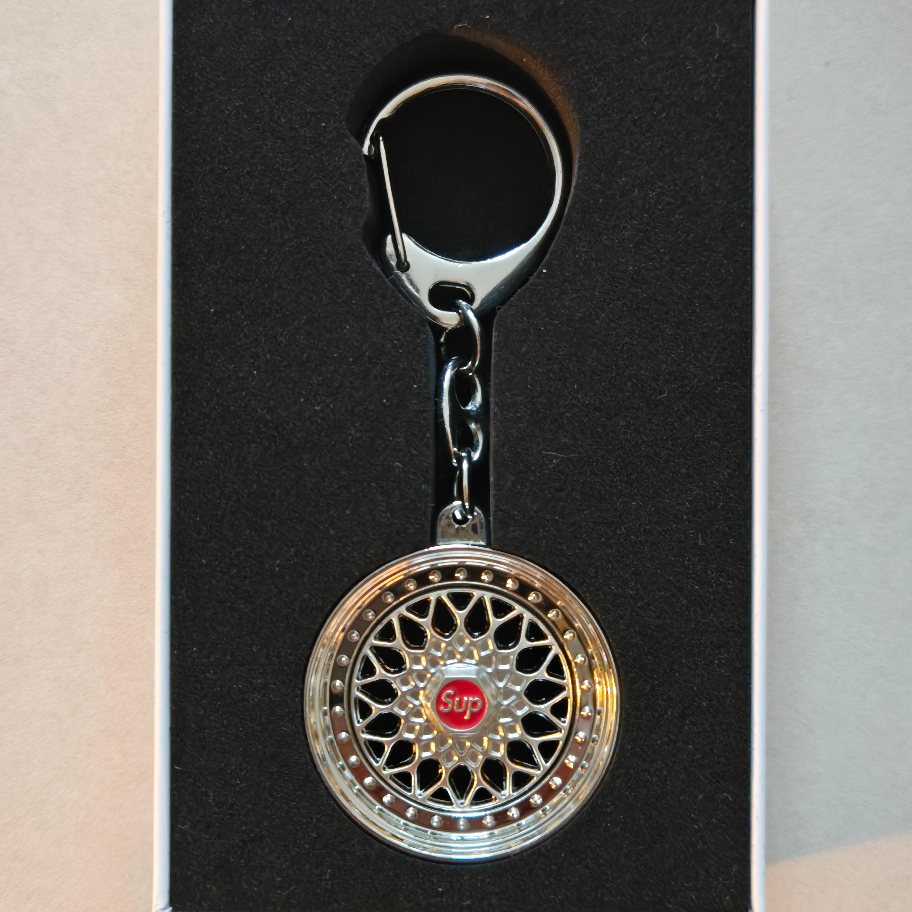 Supreme x BBS RS Rim Keychain Chrome - 25FW 착용 스타일 - 1