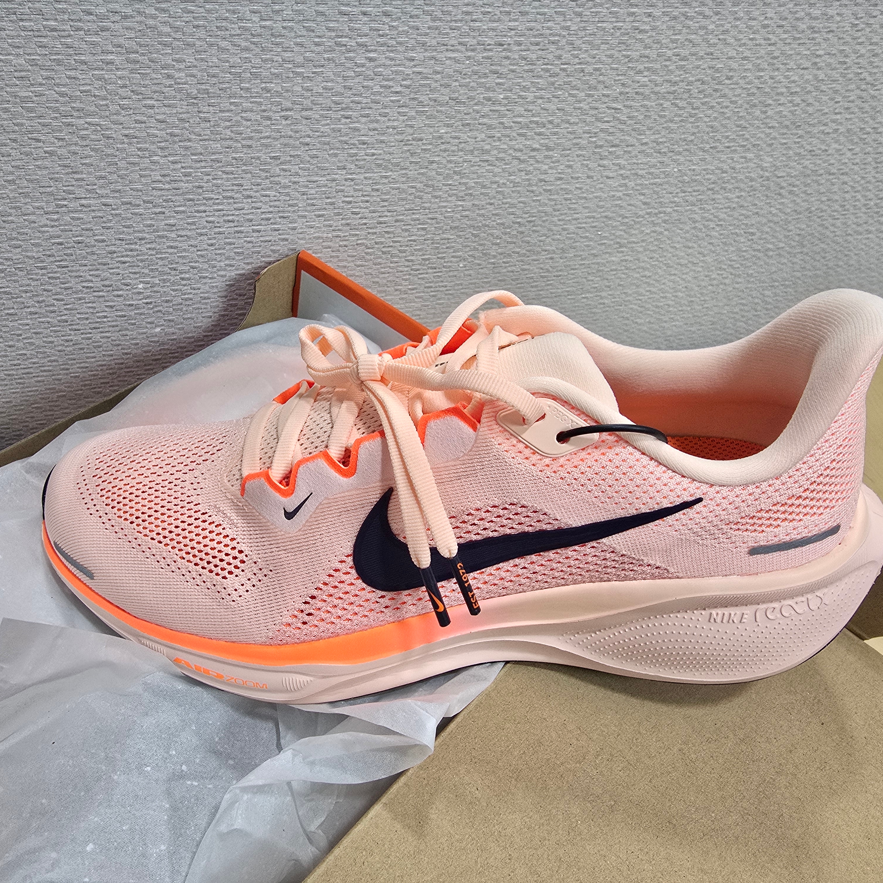 Nike Air Zoom Pegasus 41 Crimson Tint Washed Coral 착용 스타일