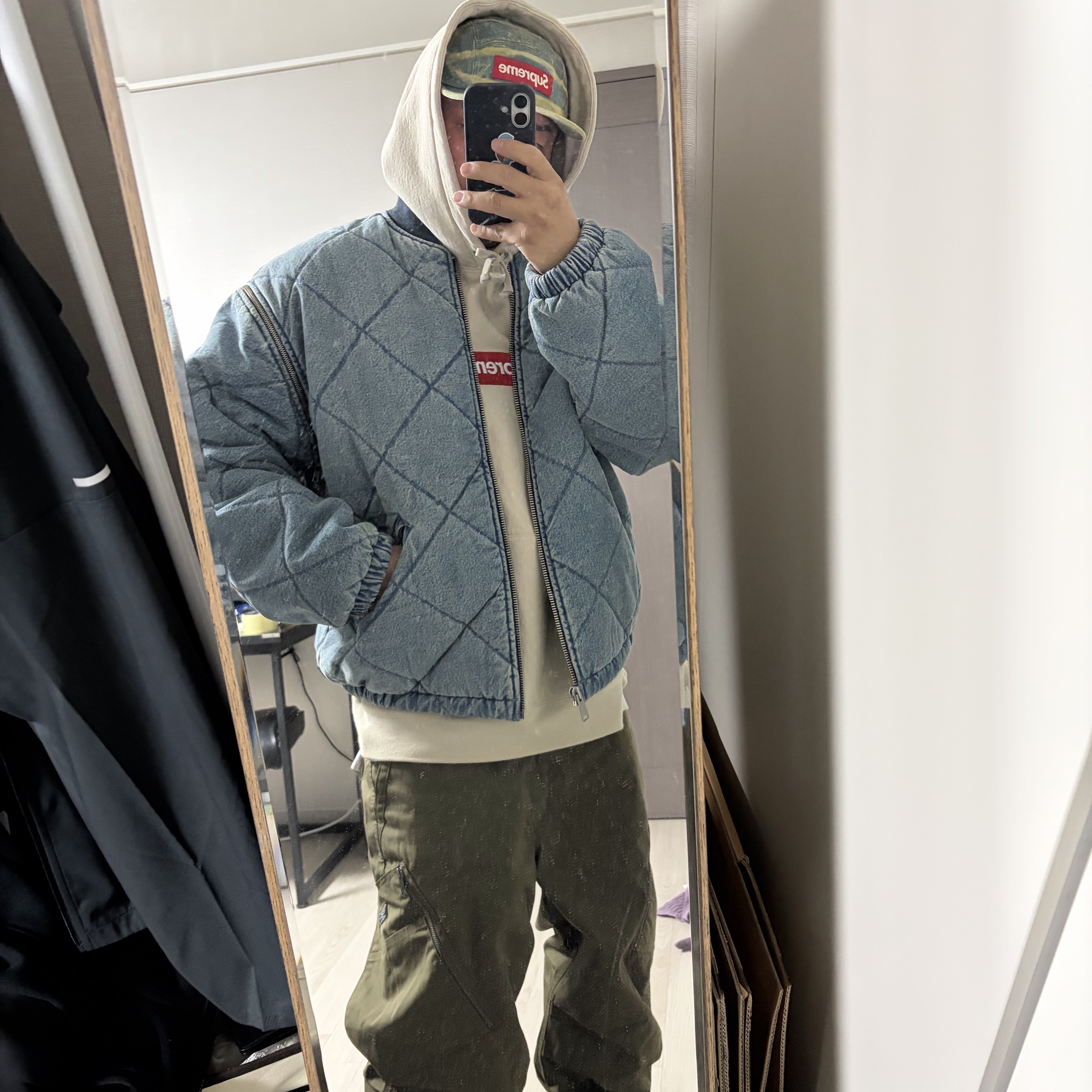Supreme Zip Off Sleeve Quilted Bomber Jacket Denim - 25FW 착용 스타일 - 2