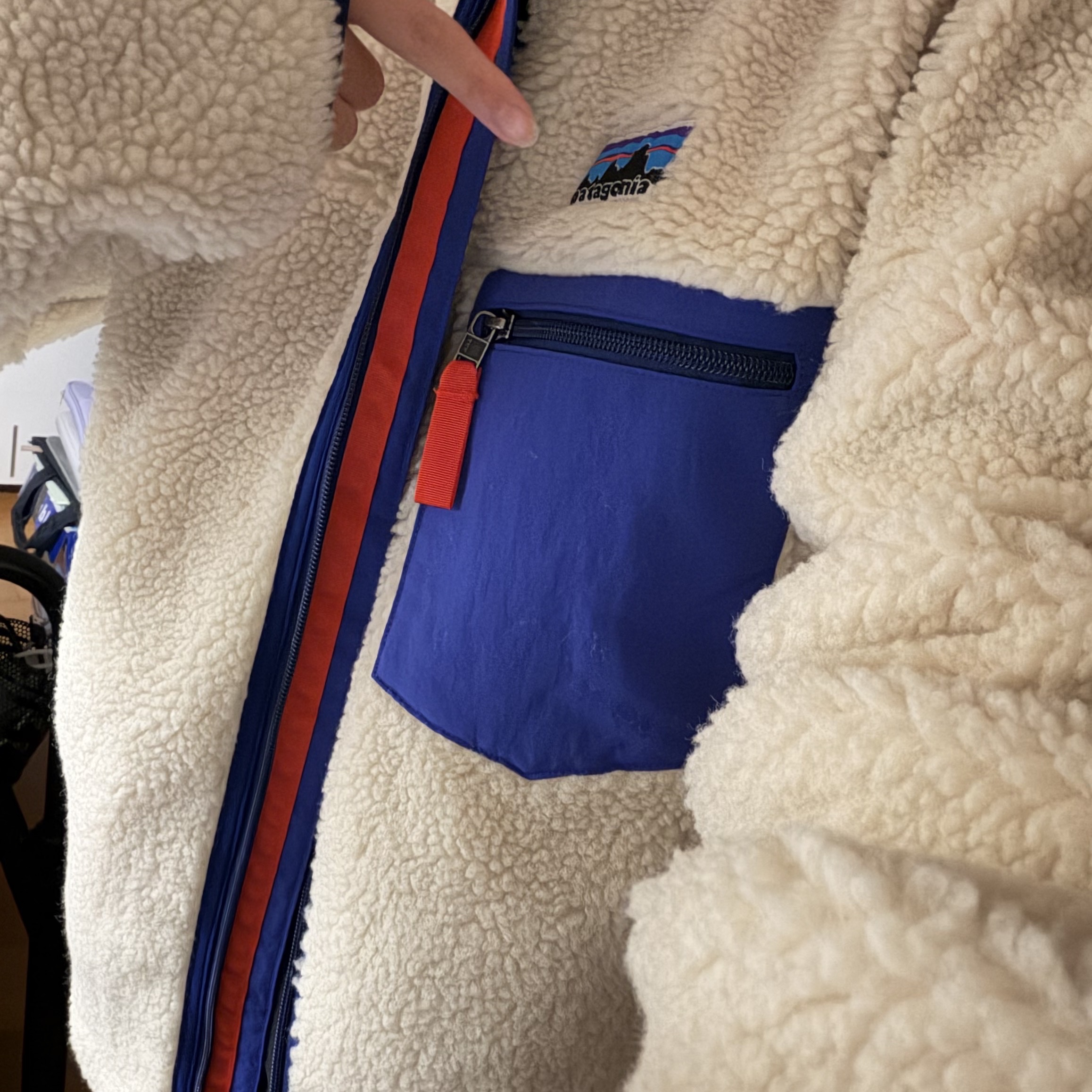 Patagonia Classic Retro-X Fleece Jacket Dark Natural 착용 스타일
