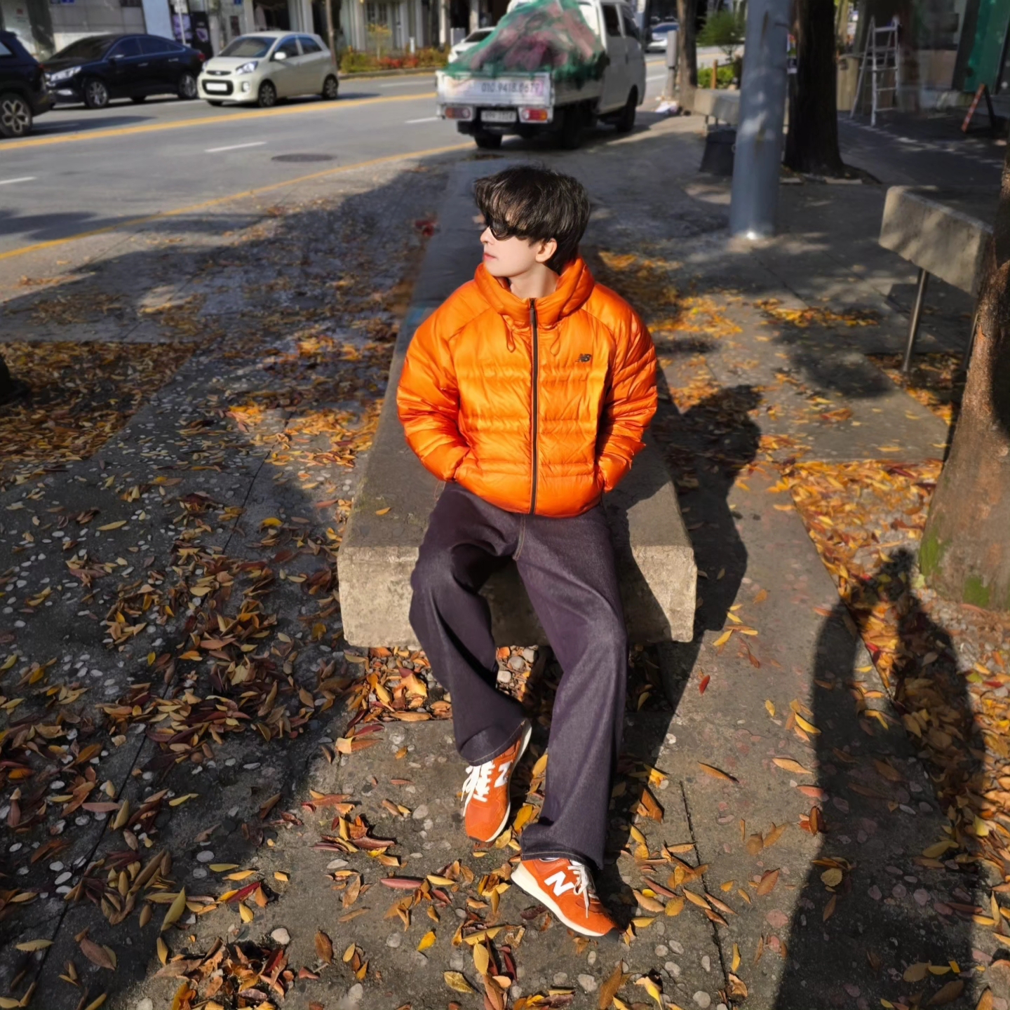 New Balance Flying 77 Superlight Hooded Goose Down Jacket Orange, Suade Contour Pocket Denim Raw Indigo 착용 스타일 - 4