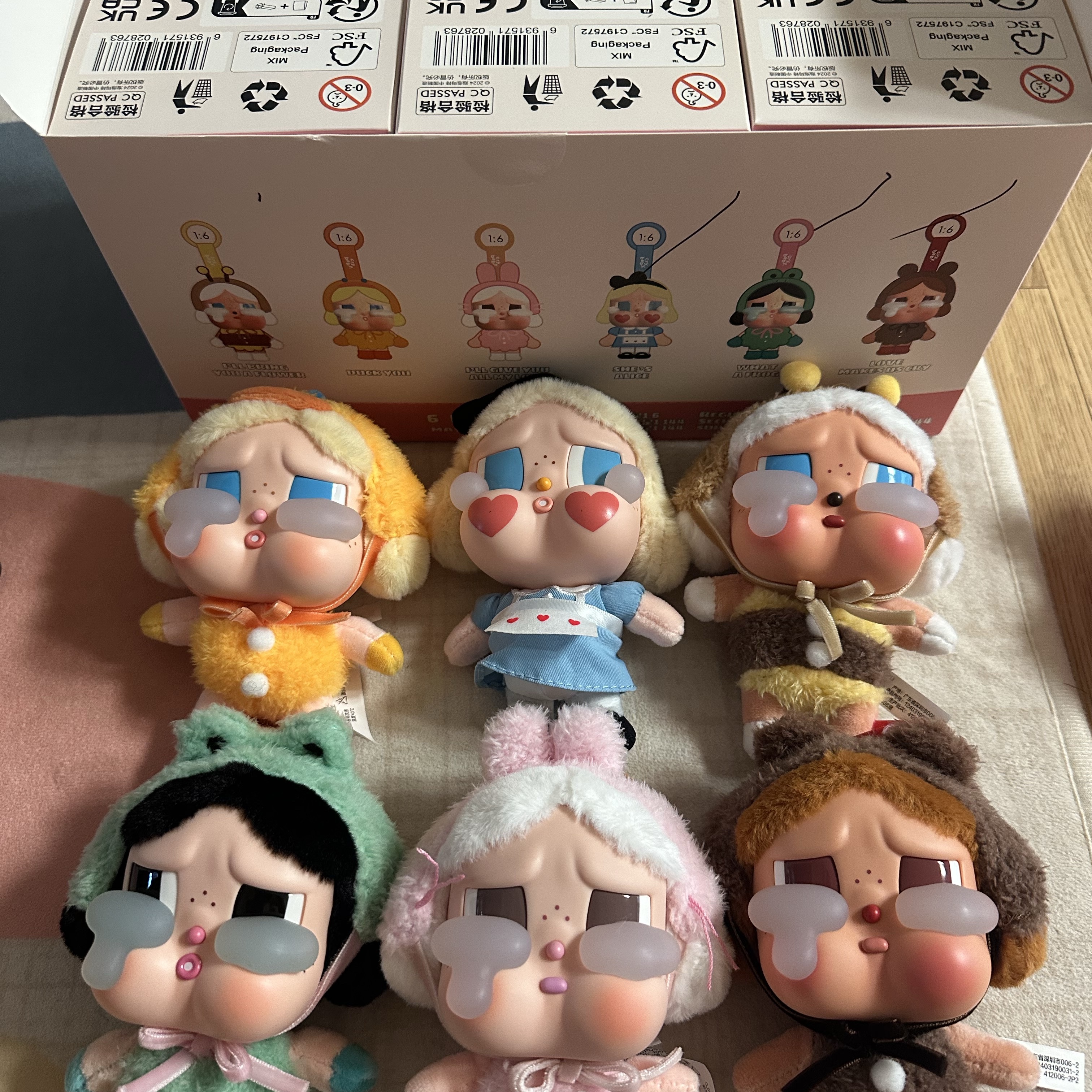 Pop Mart Crybaby Crying Again Series Plush Keyring Sealed Case (6 Blind Boxes) 착용 스타일