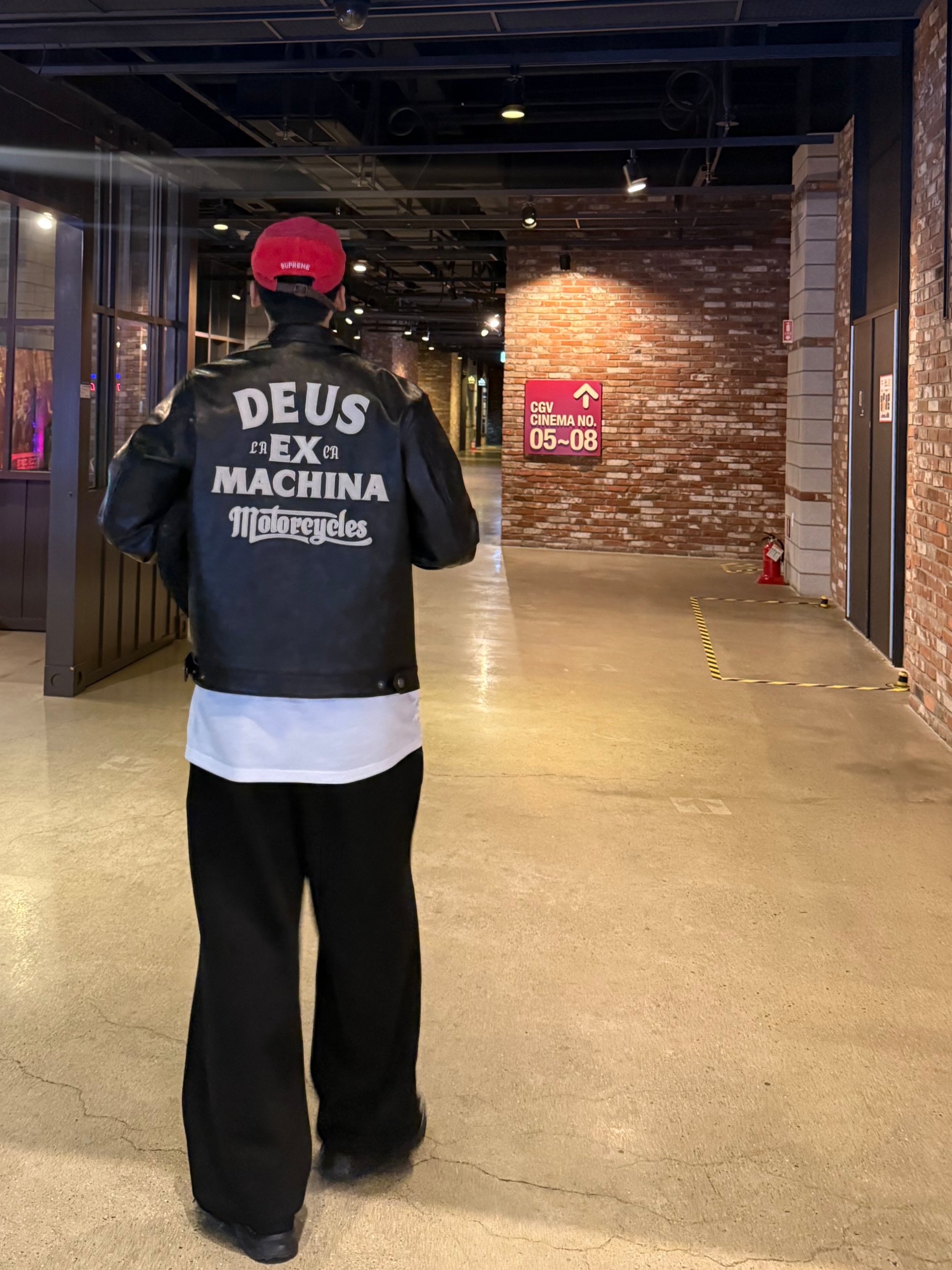 Deus Ex Machina Rider’s Friend Jacket Black, Undermycar Mu.112 Original Logo Curve Line Stitch Bonded Sweat Pants Black 착용 스타일 - 3