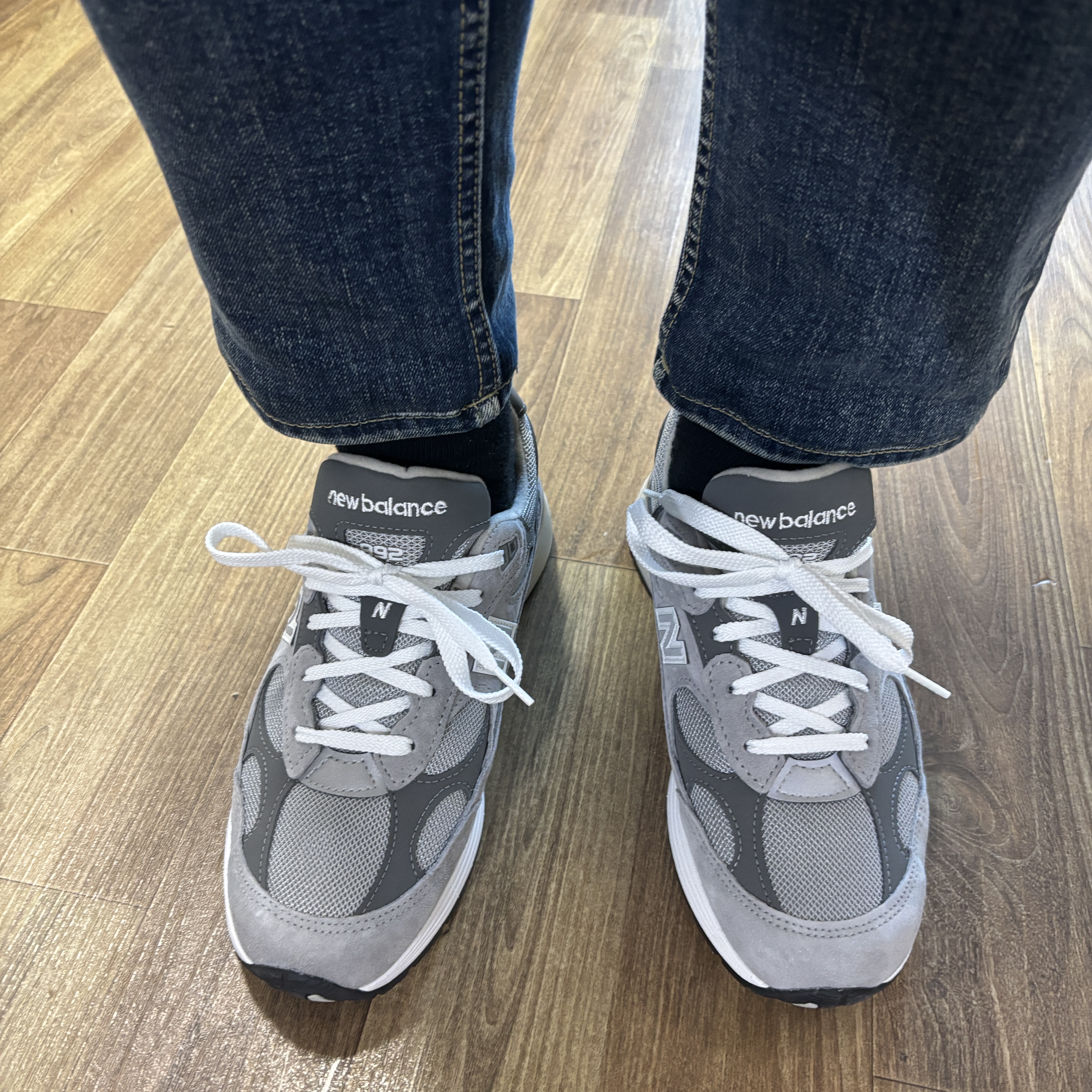 New Balance 992 Made in USA Core Grey Silver Metallic 착용 스타일