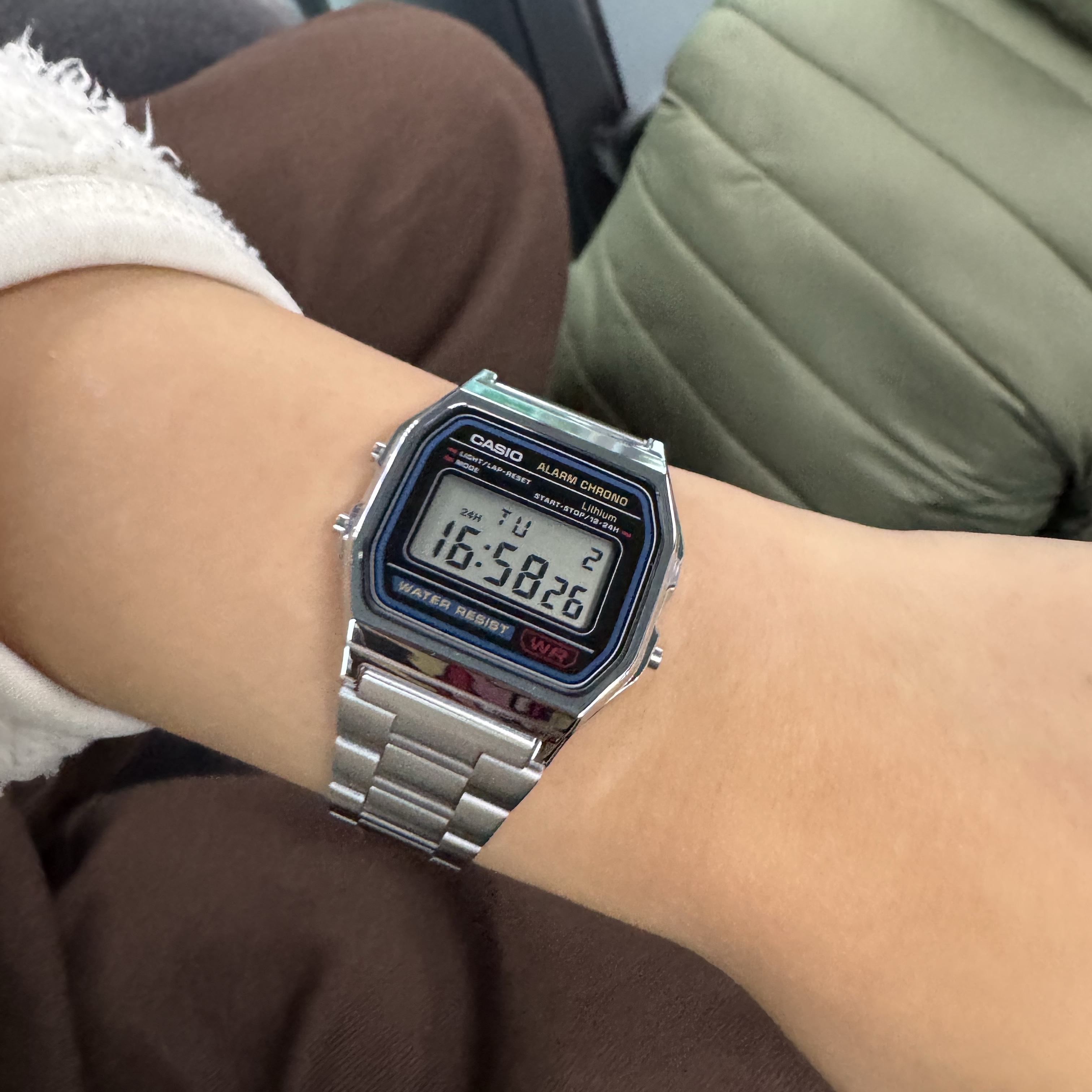 Casio A-158WA-1 착용 스타일