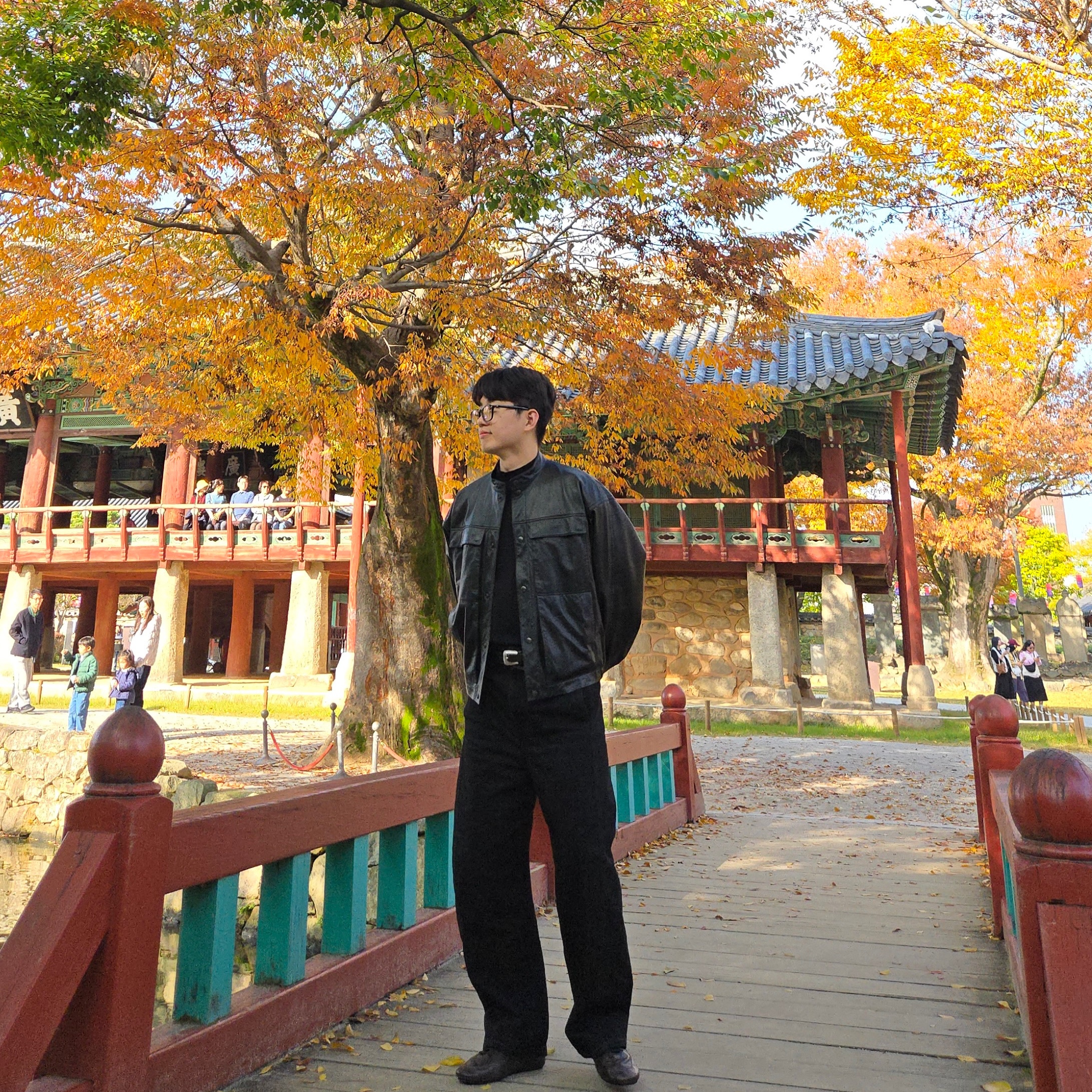 Lemaire Minimal Western Belt Cow Leather Black, Prada Collapse Leather Sneakers Dark Brown 착용 스타일 - 1