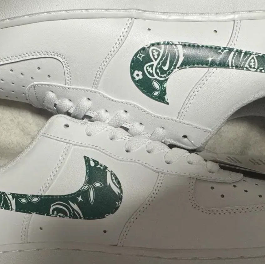 (W) Nike Air Force 1 '07 Essential Paisley Swoosh White Malachite 착용 스타일