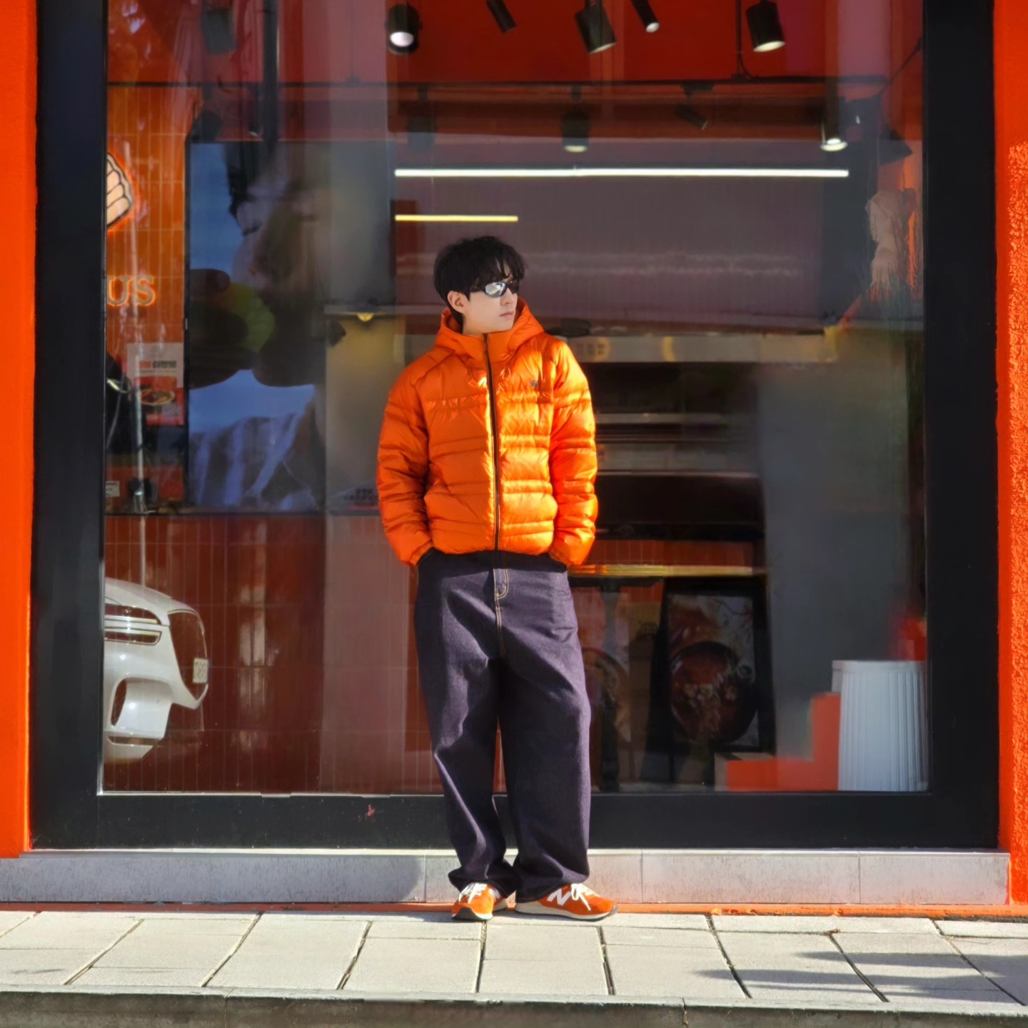 New Balance Flying 77 Superlight Hooded Goose Down Jacket Orange, Suade Contour Pocket Denim Raw Indigo 착용 스타일 - 4
