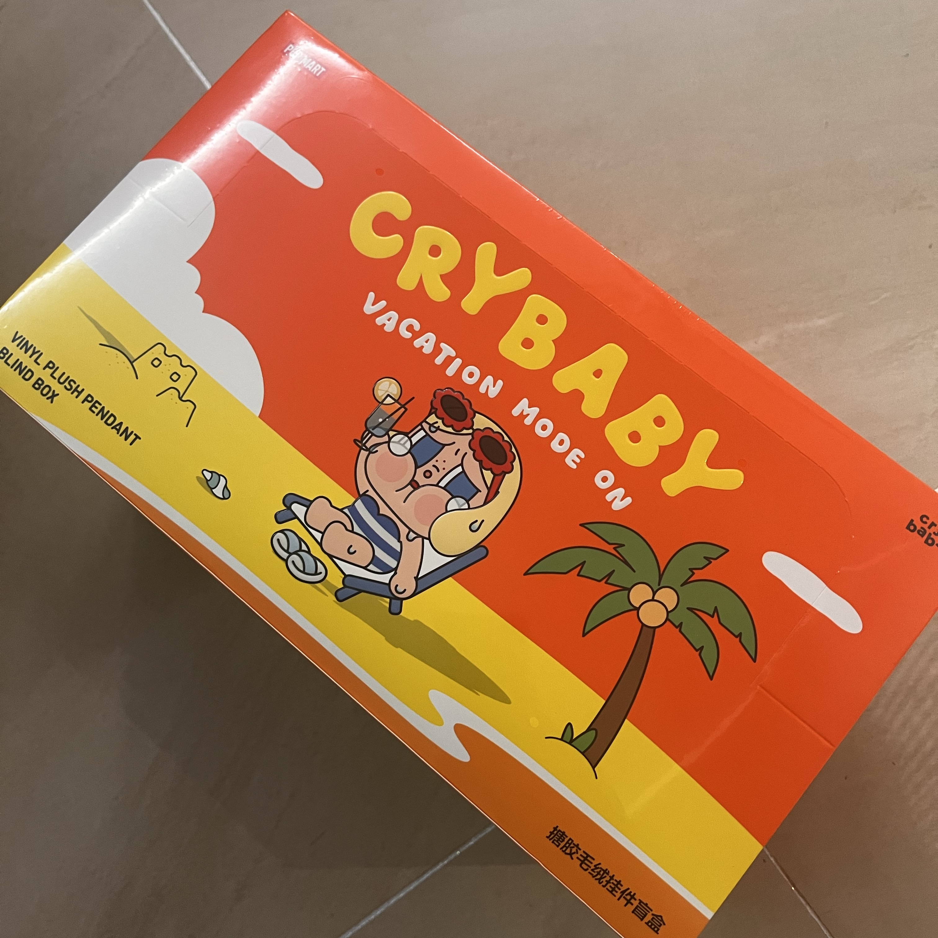 Pop Mart Crybaby Vacation Mode On Series Vinyl Plush Pendant Sealed Case (6 Blind Boxes) 착용 스타일 - 1
