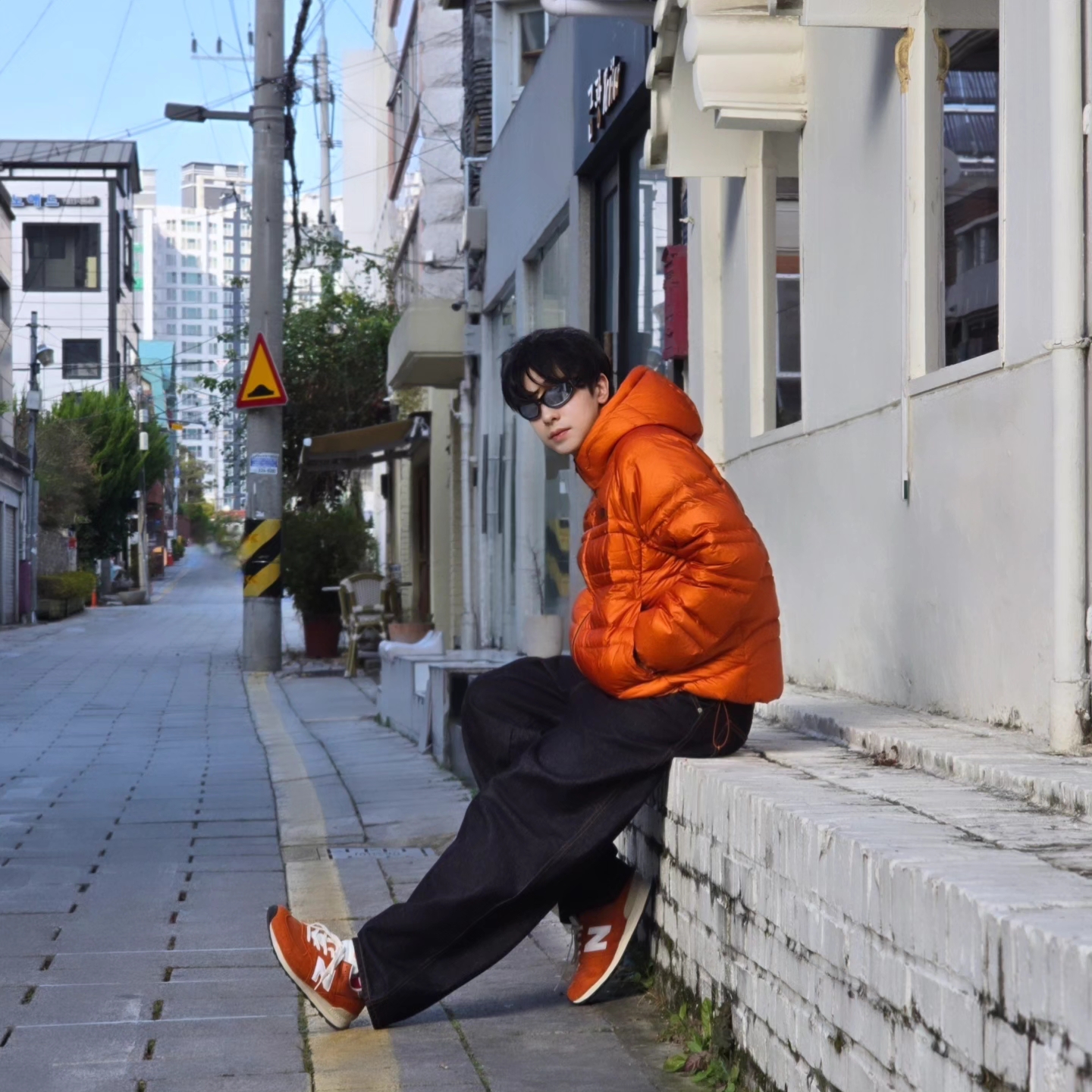 New Balance Flying 77 Superlight Hooded Goose Down Jacket Orange, Suade Contour Pocket Denim Raw Indigo 착용 스타일 - 6
