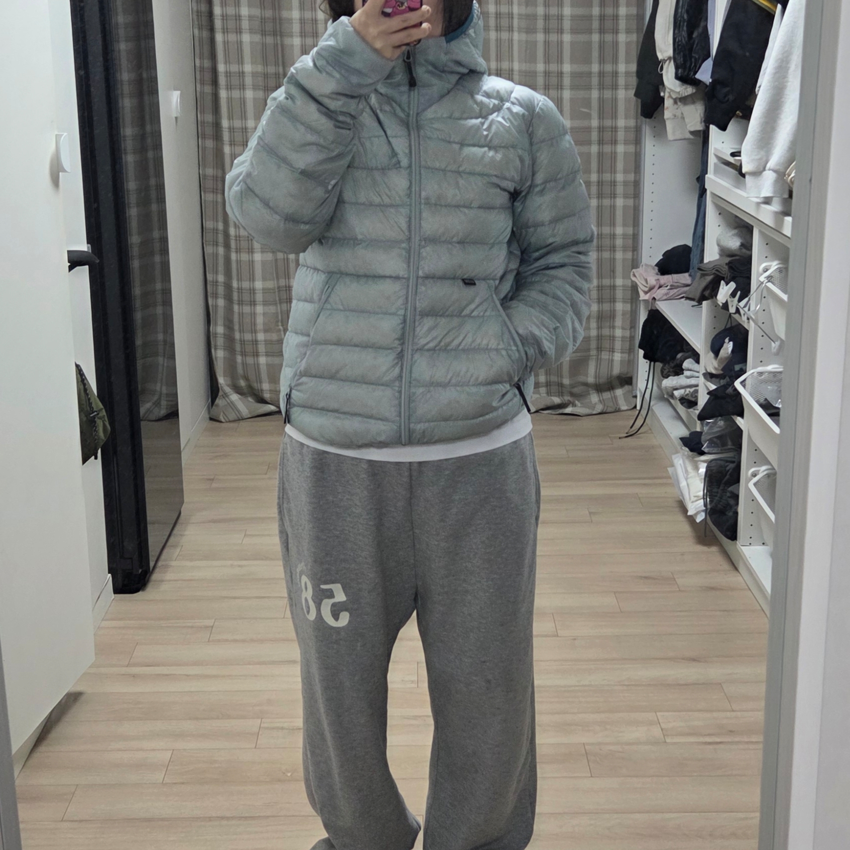 SIERRA DESIGNS Muir Lightweight Goose Down Hooded Jacket Light Grey 착용 스타일