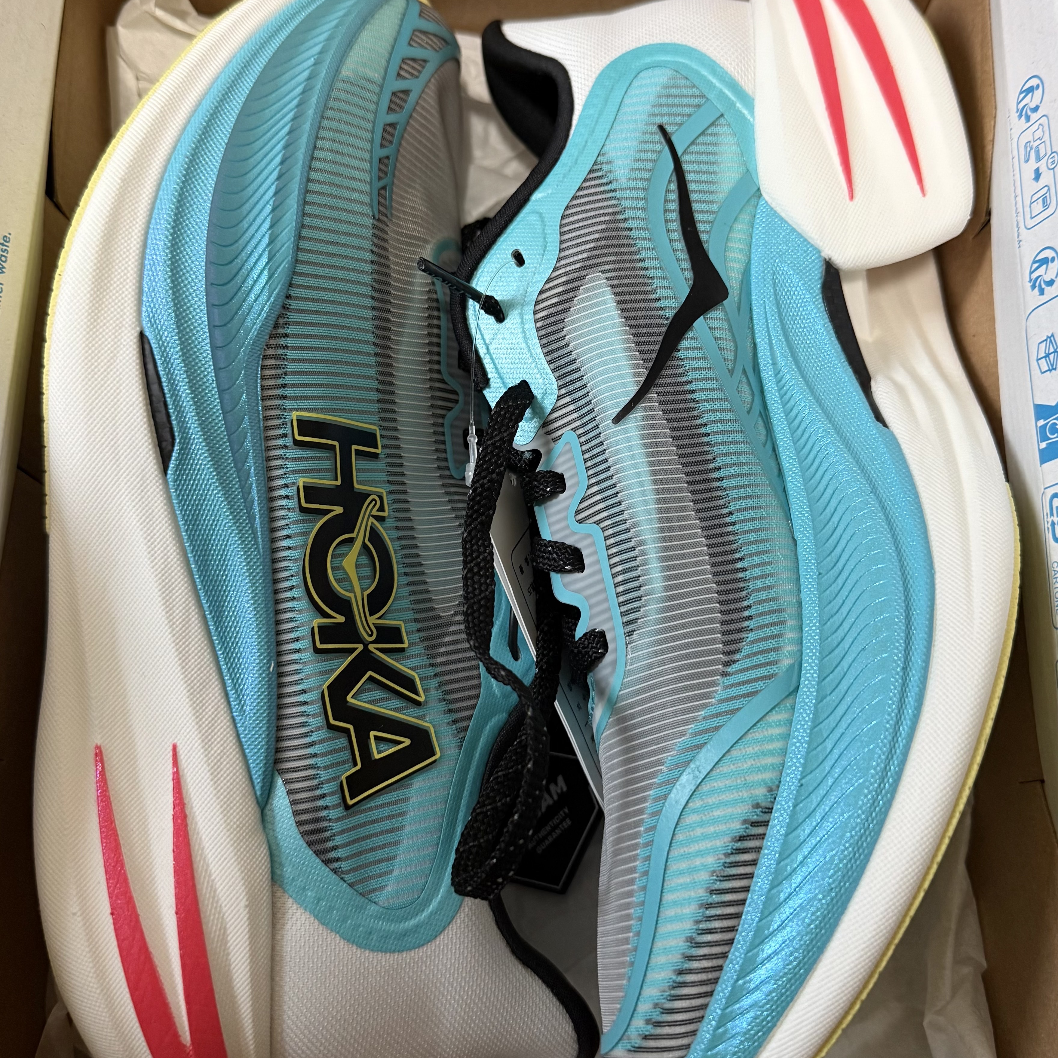 Hoka Cielo X1 2.0 Frost Black 착용 스타일