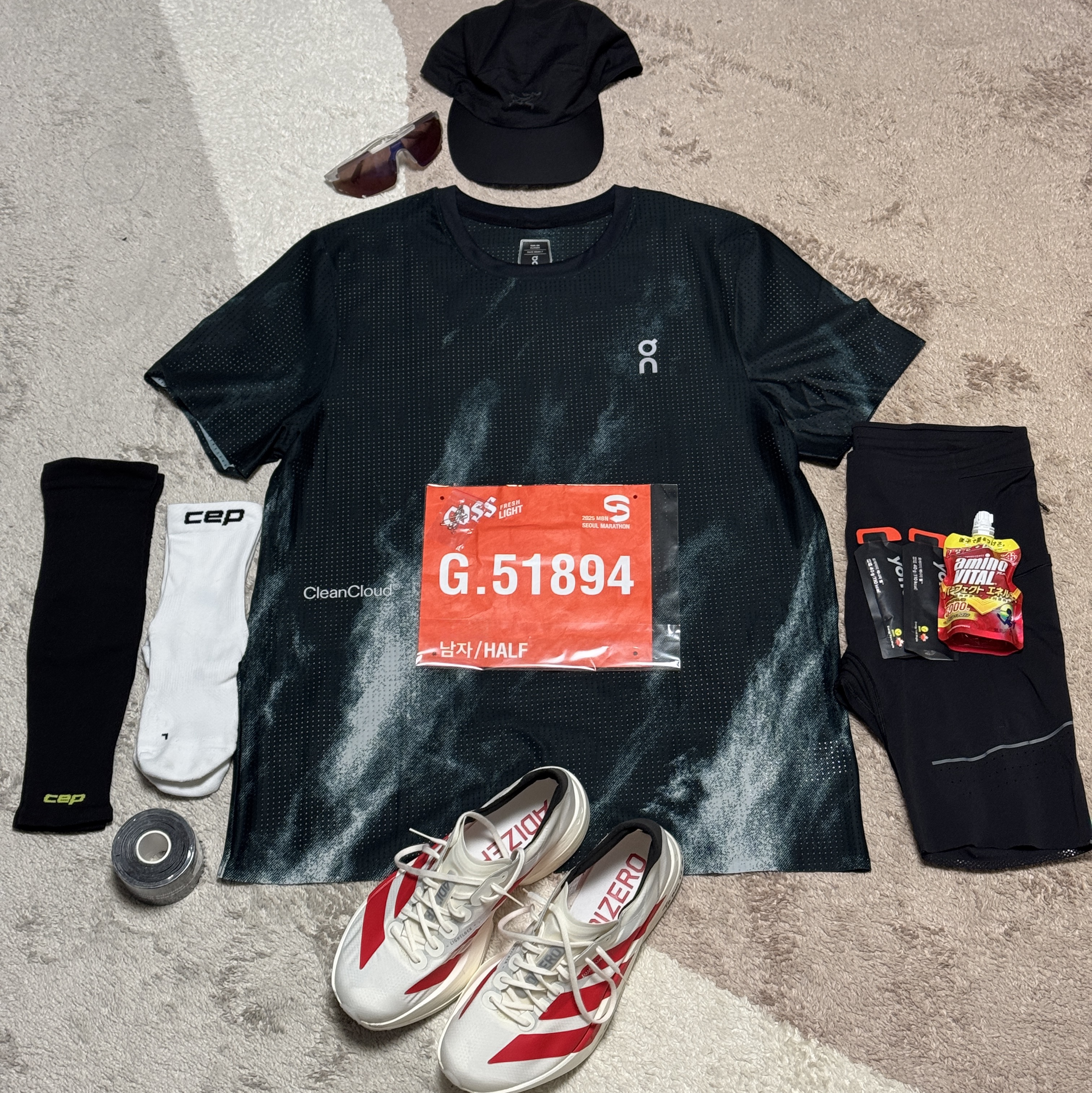 On Running Pace Mesh T-Shirt Black Glacier 착용 스타일