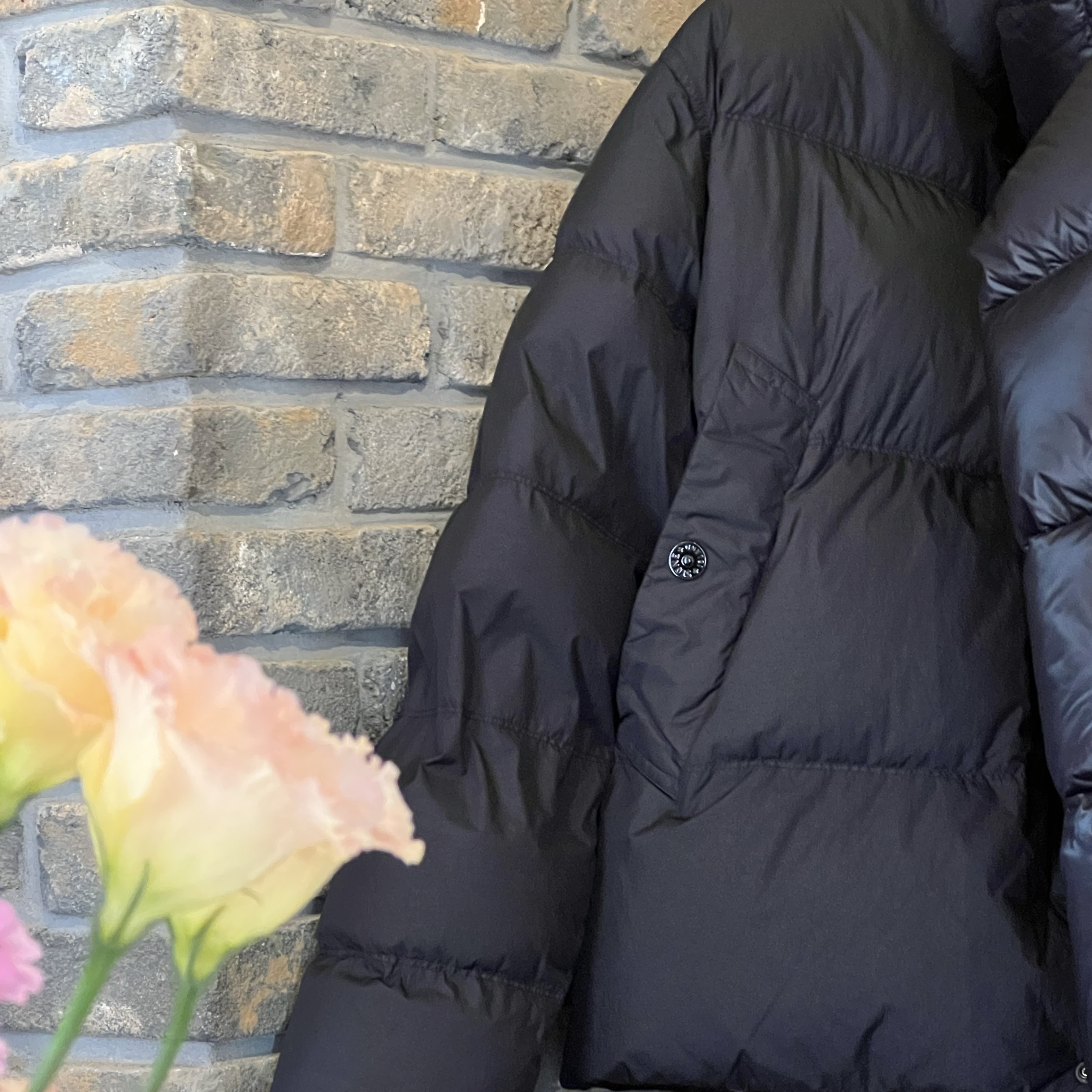 Stone Island 4100010 Crinkle Reps NY Recycled Nylon Down Jacket with Wind Resistant Black - 25FW 착용 스타일