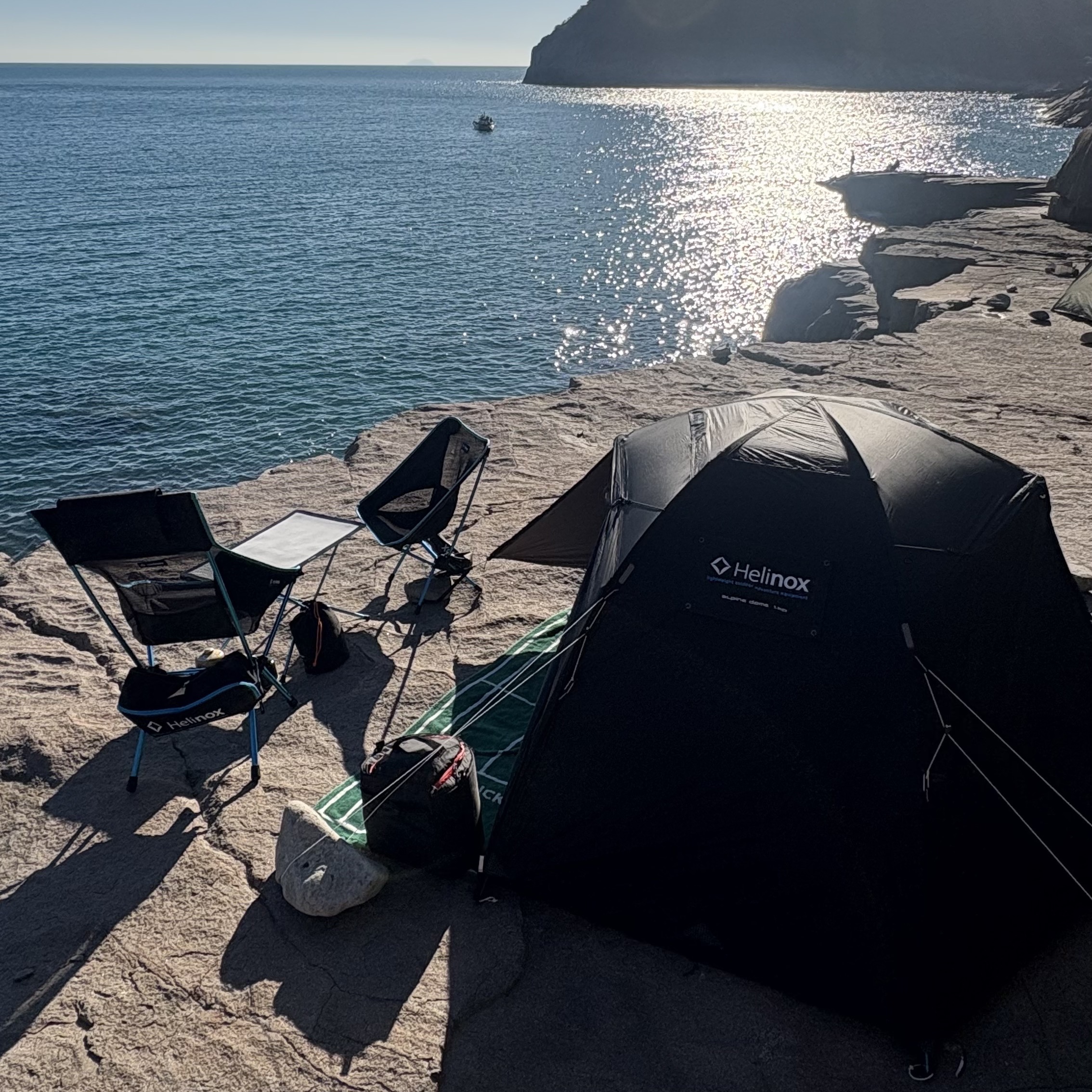 Helinox Alpine Dome 1.5p Black, Helinox Chair One Black 착용 스타일 - 1